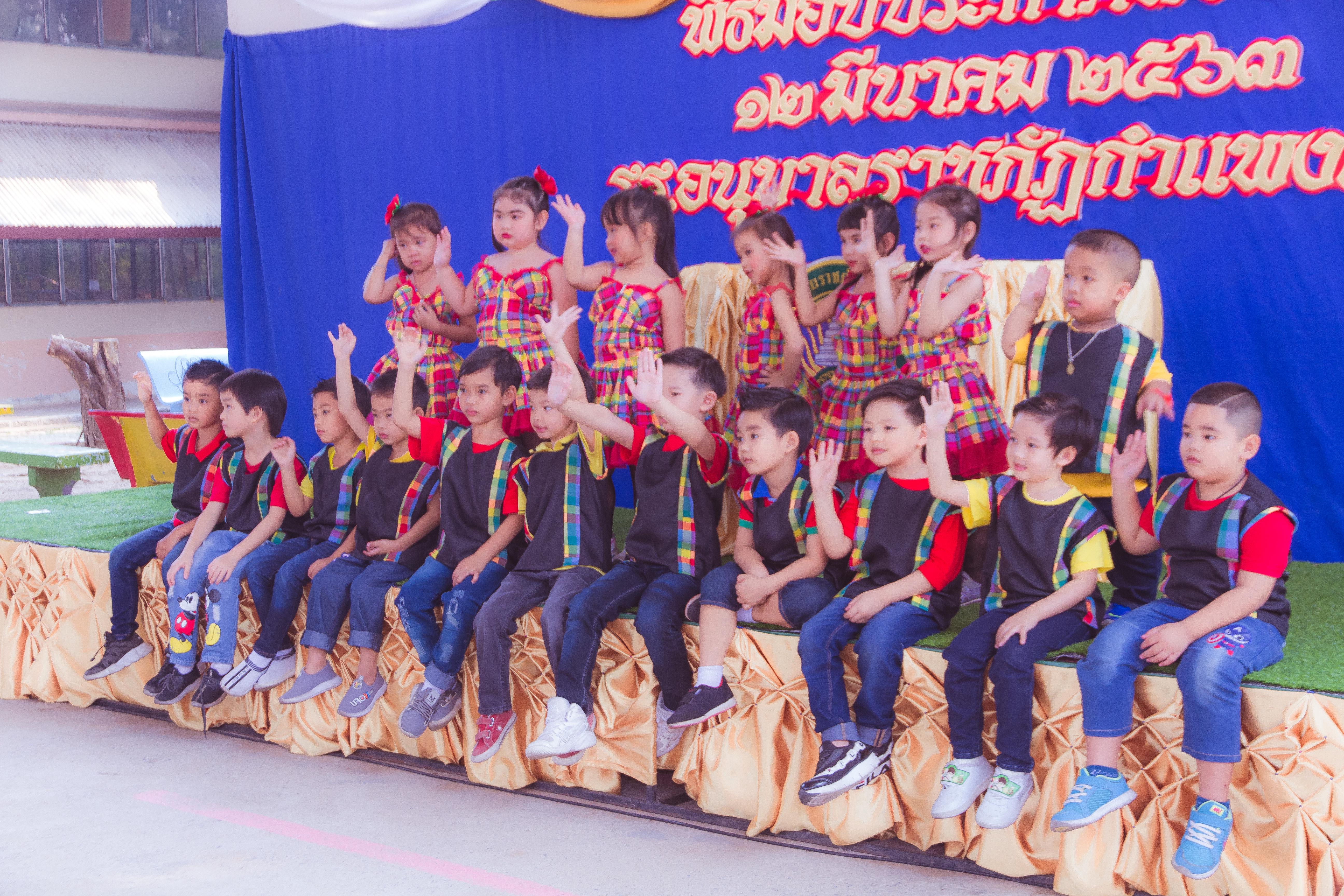 50. พิธีมอบประกาศนียบัตร ประจำปีการศึกษา 2562 วันที่ 12 มีนาคม 2563 ณ โรงเรียนอนุบาลมหาวิทยาลัยราชภัฏกำแพงเพชร โดยมีท่าน รศ.ดร.วชิระ วิชชุวรนันท์ คณบดีคณะครุศาตร์ ได้ให้เกียรติเป็นผู้มอบประกาศนียบัตรให้กับนักเรียนผู้สำเร็จการศึกษา