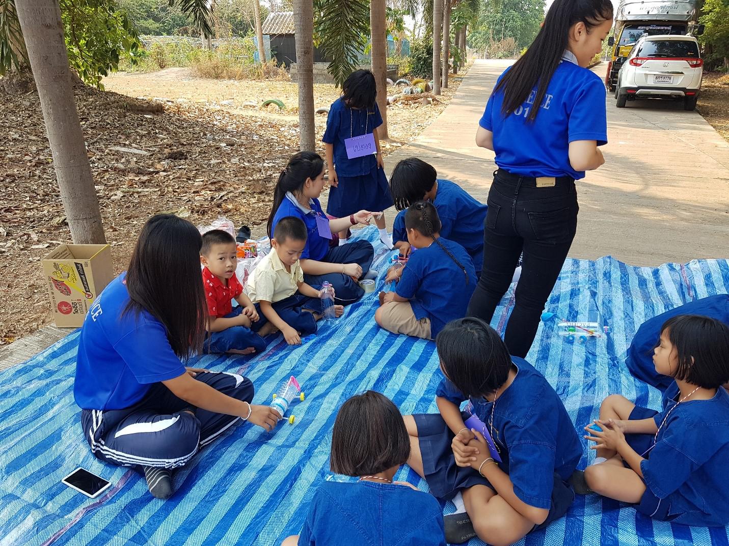 8. วันที่ 12 มีนาคม 2563 โครงการส่งเสริมการจัดการเรียนรู้แบบสะเต็มศึกษา กิจกรรมการเรียนรู้ STEM สู่สถานศึกษา โปรแกรมวิชาวิทยาศาสตร์ทั่วไป ณ โรงเรียนทุ่งน้อย อำเภอคลองขลุง จังหวัดกำแพงเพชร