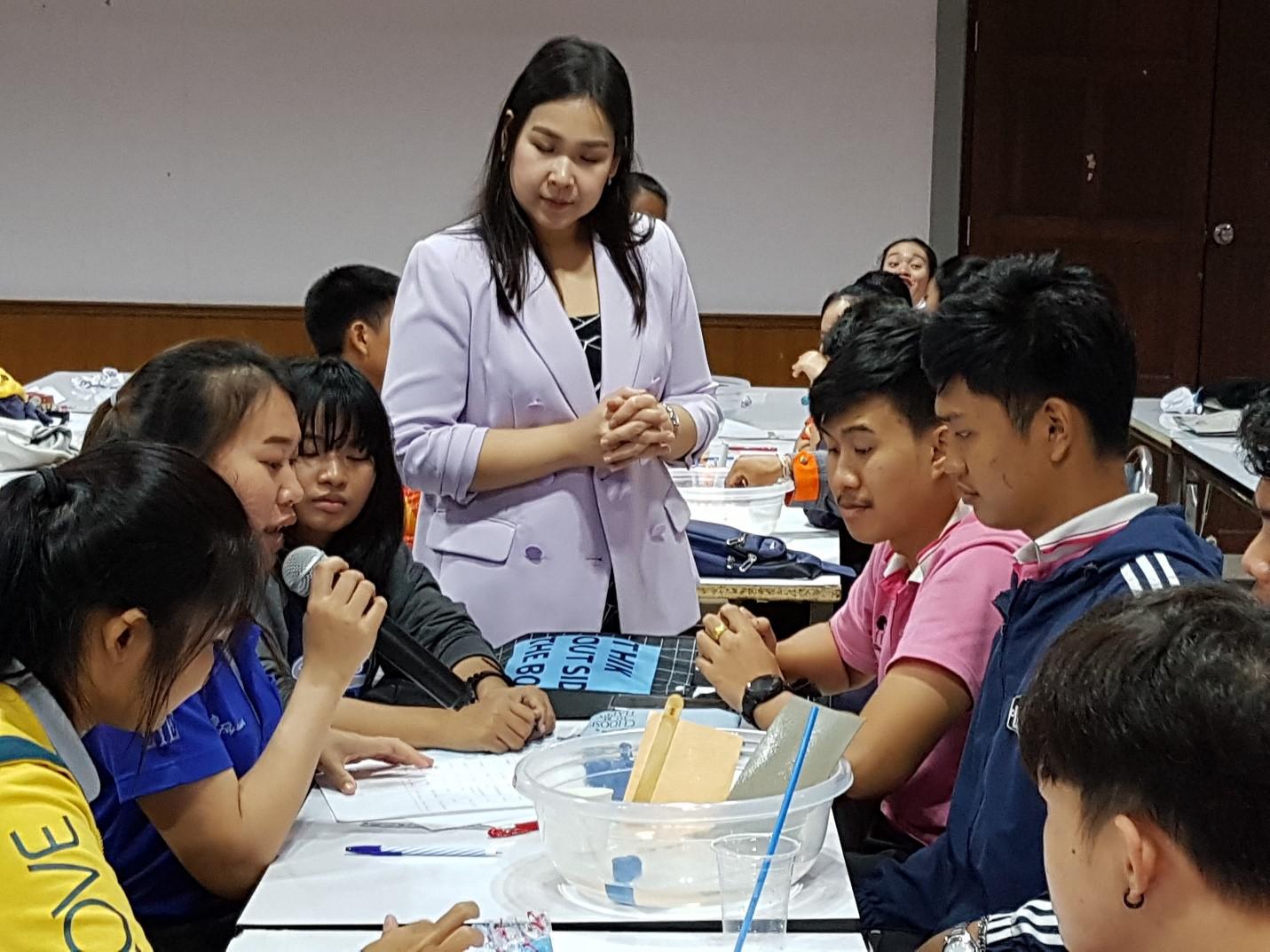 4. วันที่ 19-20 ธันวาคม 2562 ณ อาคารนวัตกรรม คระครุศาสตร์ กิจกรรมการอบมรมเชิงปฏิบัติการการจัดการเรียนรู้ STEM 