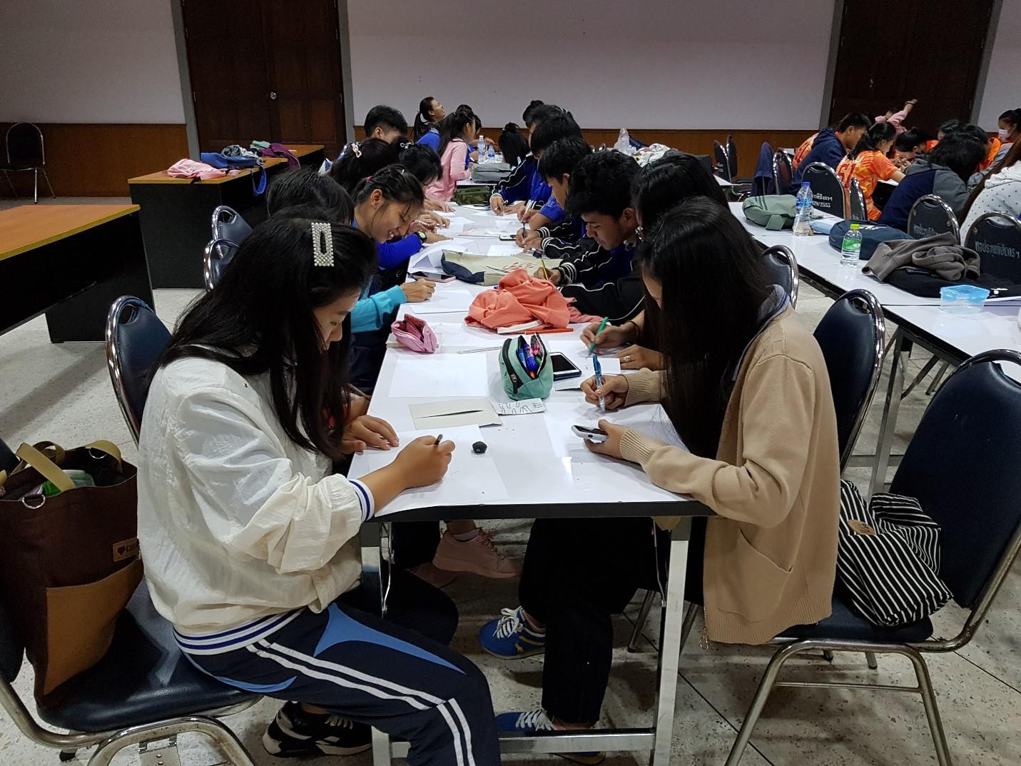 5. วันที่ 19-20 ธันวาคม 2562 ณ อาคารนวัตกรรม คระครุศาสตร์ กิจกรรมการอบมรมเชิงปฏิบัติการการจัดการเรียนรู้ STEM 