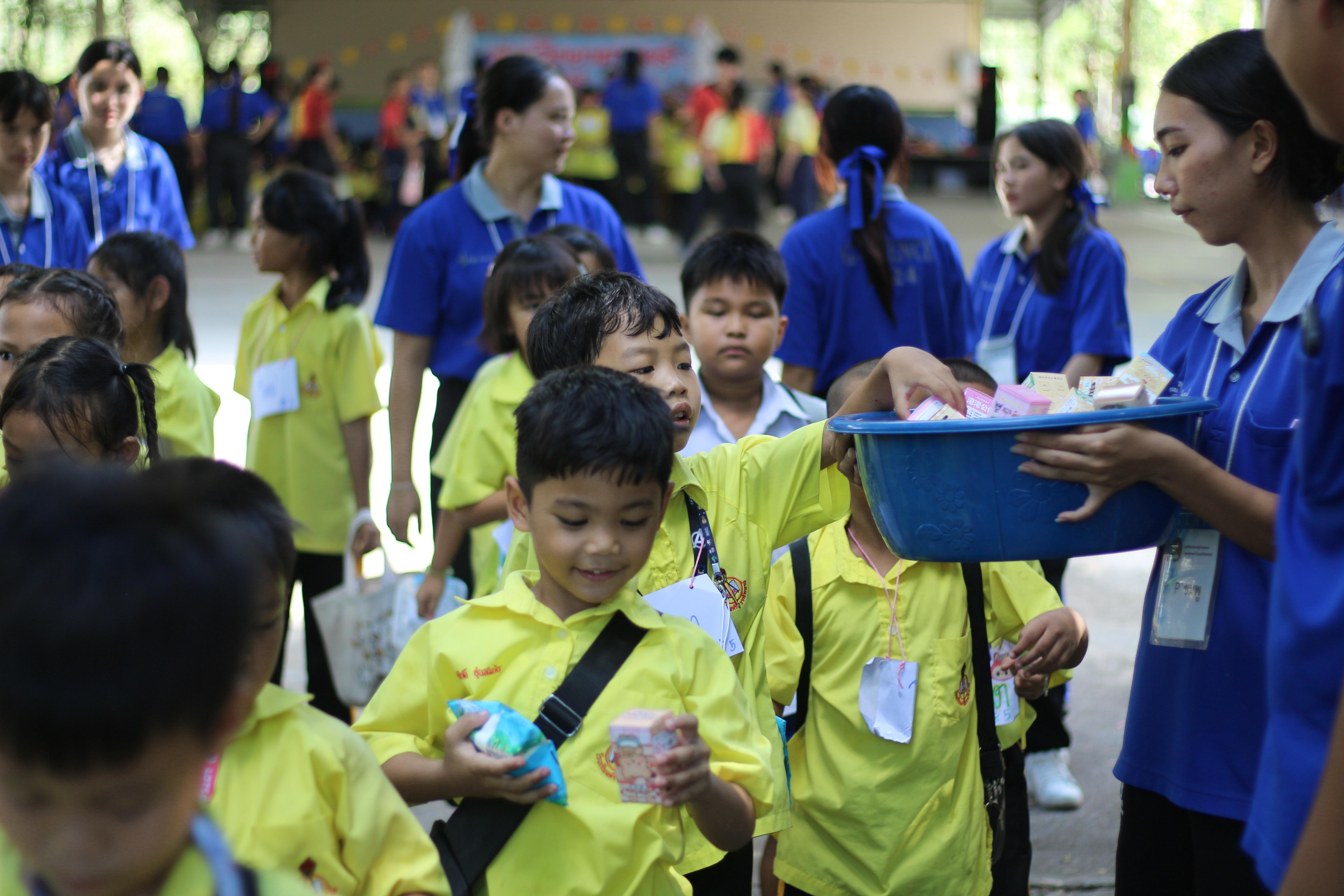 246. วันที่ 28 สิงหาคม 2567 โปรแกรมวิทยาศาสตร์ทั่วไป คณะครุศาสตร์ มหาวิทลัยราชภัฏกำแพงเพชร ได้จัดค่ายวิทยาศาตร์ (Science Camp) ณ โรงเรียนศรีวรลักษณ์ ต.สลกบาตร อ.ขาณุวรลักษบุรี จ.กำแพงเพชร