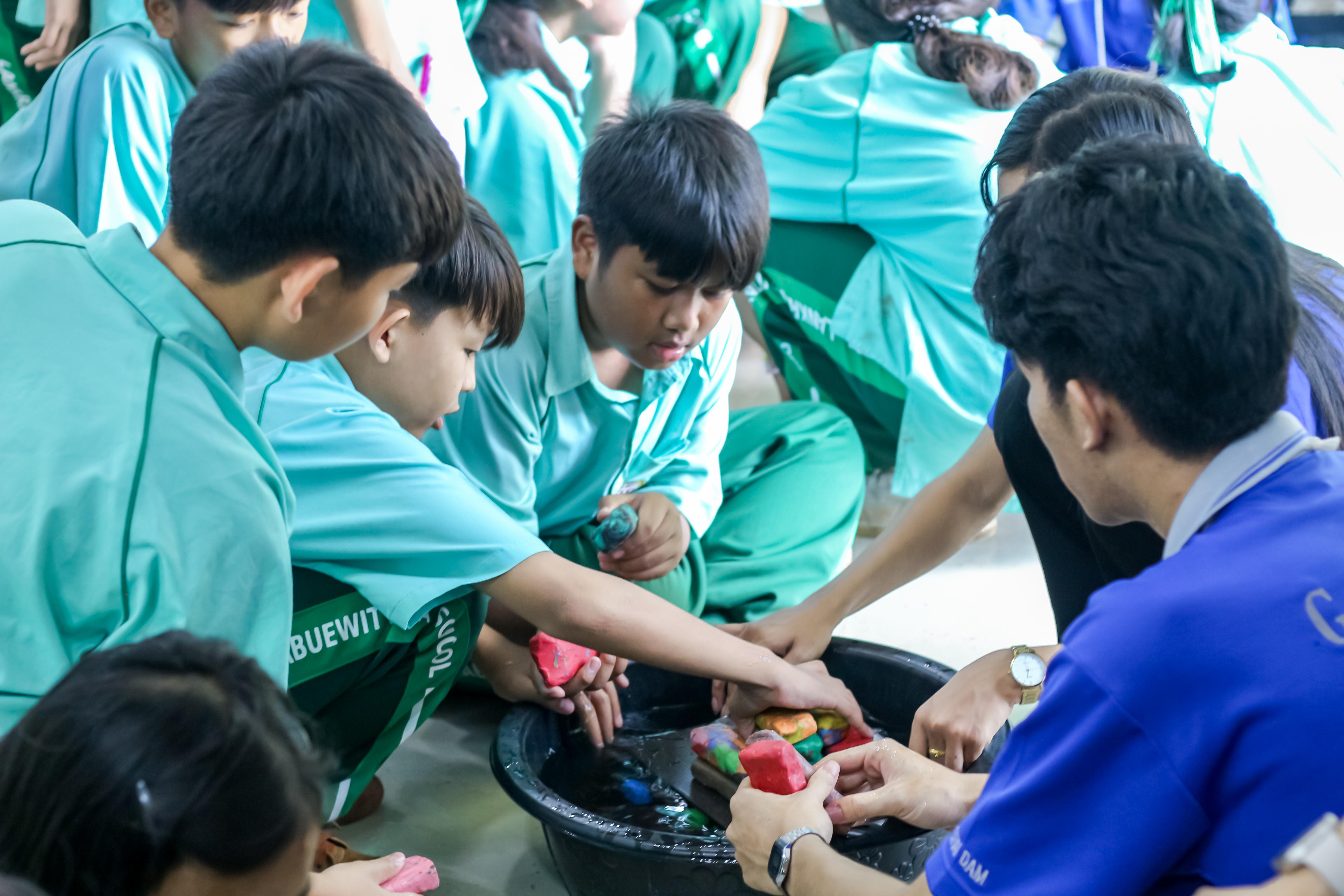 179. วันที่ 6  กันยายน 2567 โปรแกรมวิทยาศาสตร์ทั่วไป คณะครุศาสตร์ มหาวิทยาลัยราชภัฏกำแพงเพชร ได้จัดค่ายพัฒนาทักษะด้าน STEM ณ โรงเรียนลานกระบือวิทยา ต.ลานกระบือ อ.ลานกระบือ จ.กำแพงเพชร