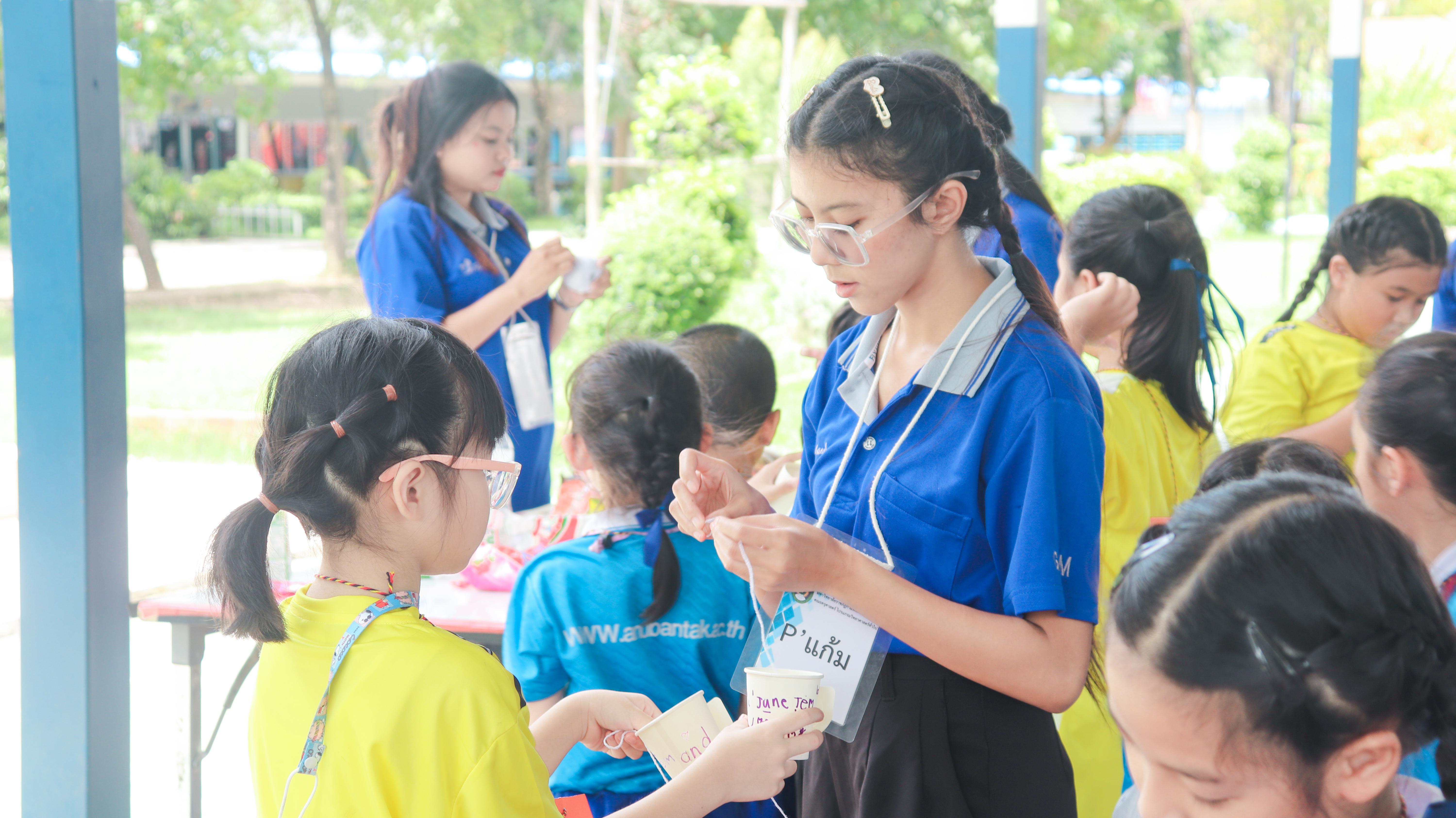 15. กิจกรรมค่ายวิทยาศาสตร์และคณิตศาสตร์ห้องเรียนพิเศษ EMS