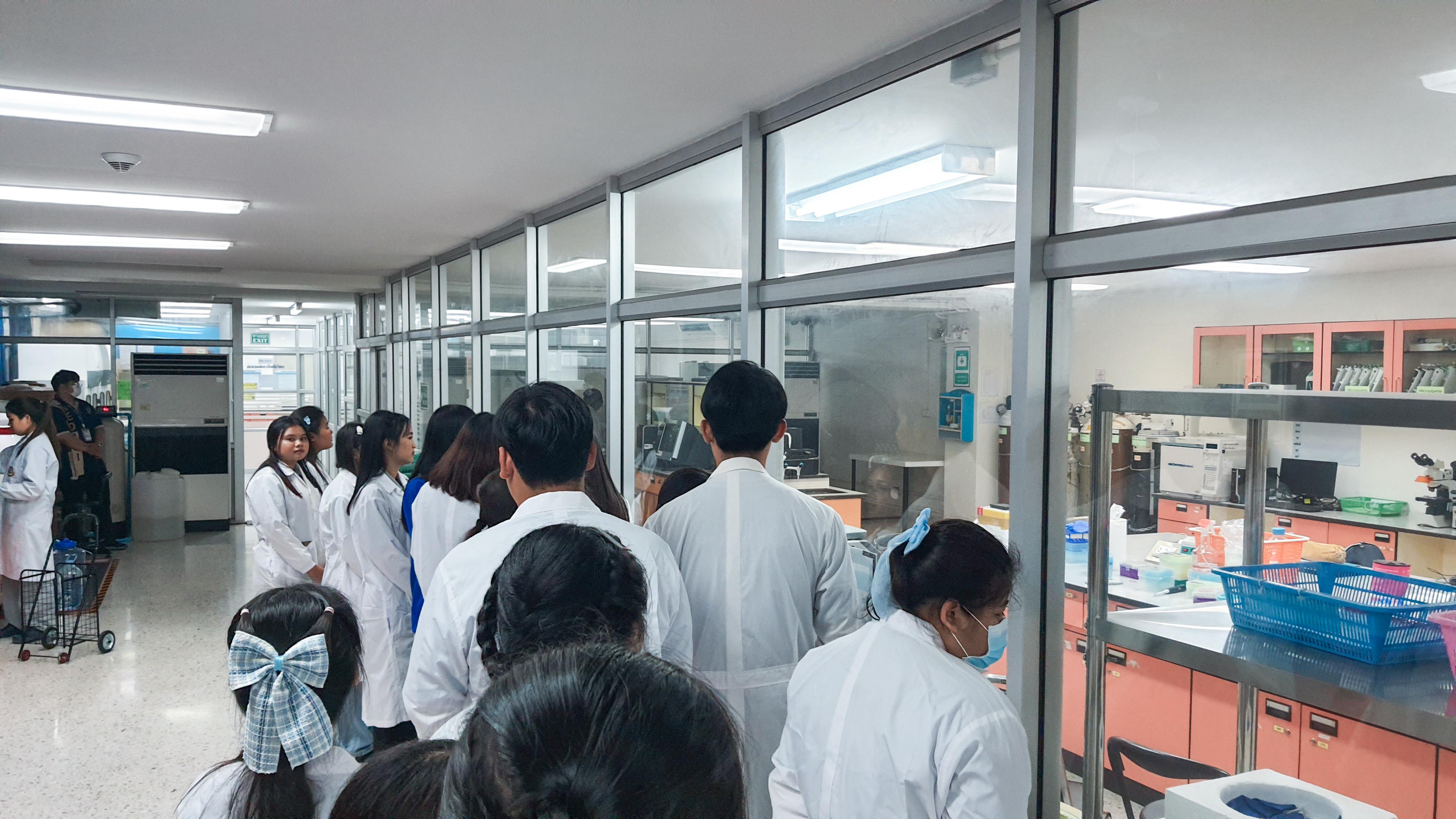 4. วันที่ 23 กันยายน 2567 นักศึกษาชั้นปี4 ทัศนศึกษาทางวิทยาศาสตร์และเรียนรู้นอกสถานที่ทางด้านมาตรฐานความปลอดภัยให้ห้องปฏิบัติการ