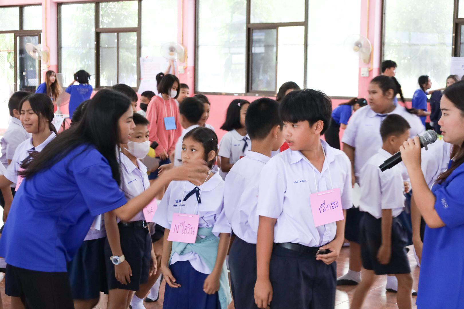 5. วันที่ 26 พฤศจิกายน 2567 ผศ. ศุภวัฒน์ วิสิฐศิริกุล ดร. ธิดารัตน์ พรหมมาและ ผศ.ดร. ปราณี เลิศแก้ว ได้นำนักศึกษาชั้นปีที่ 3 จัดค่ายสเต็มศึกษา (STEM) ณ โรงเรียนอนุบาลคลองขลุง ต.ท่ามะเขือ อ.คลองขลุง จ.กำแพงเพชร