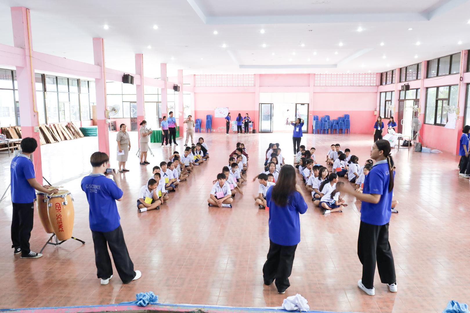 6. วันที่ 26 พฤศจิกายน 2567 ผศ. ศุภวัฒน์ วิสิฐศิริกุล ดร. ธิดารัตน์ พรหมมาและ ผศ.ดร. ปราณี เลิศแก้ว ได้นำนักศึกษาชั้นปีที่ 3 จัดค่ายสเต็มศึกษา (STEM) ณ โรงเรียนอนุบาลคลองขลุง ต.ท่ามะเขือ อ.คลองขลุง จ.กำแพงเพชร
