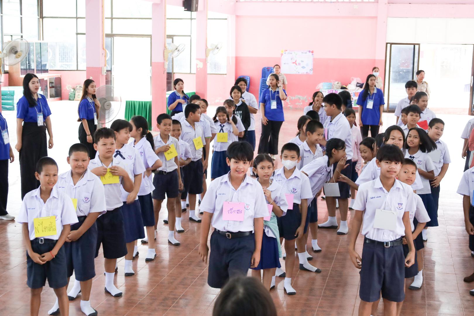 14. วันที่ 26 พฤศจิกายน 2567 ผศ. ศุภวัฒน์ วิสิฐศิริกุล ดร. ธิดารัตน์ พรหมมาและ ผศ.ดร. ปราณี เลิศแก้ว ได้นำนักศึกษาชั้นปีที่ 3 จัดค่ายสเต็มศึกษา (STEM) ณ โรงเรียนอนุบาลคลองขลุง ต.ท่ามะเขือ อ.คลองขลุง จ.กำแพงเพชร