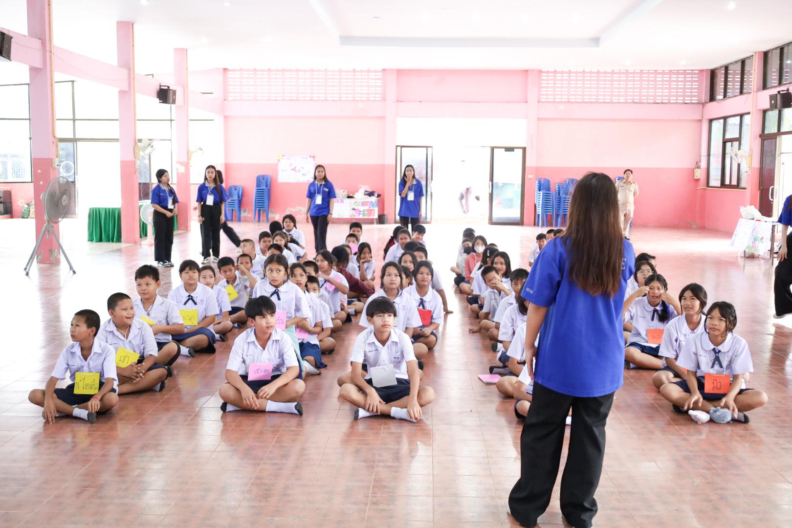 28. วันที่ 26 พฤศจิกายน 2567 ผศ. ศุภวัฒน์ วิสิฐศิริกุล ดร. ธิดารัตน์ พรหมมาและ ผศ.ดร. ปราณี เลิศแก้ว ได้นำนักศึกษาชั้นปีที่ 3 จัดค่ายสเต็มศึกษา (STEM) ณ โรงเรียนอนุบาลคลองขลุง ต.ท่ามะเขือ อ.คลองขลุง จ.กำแพงเพชร