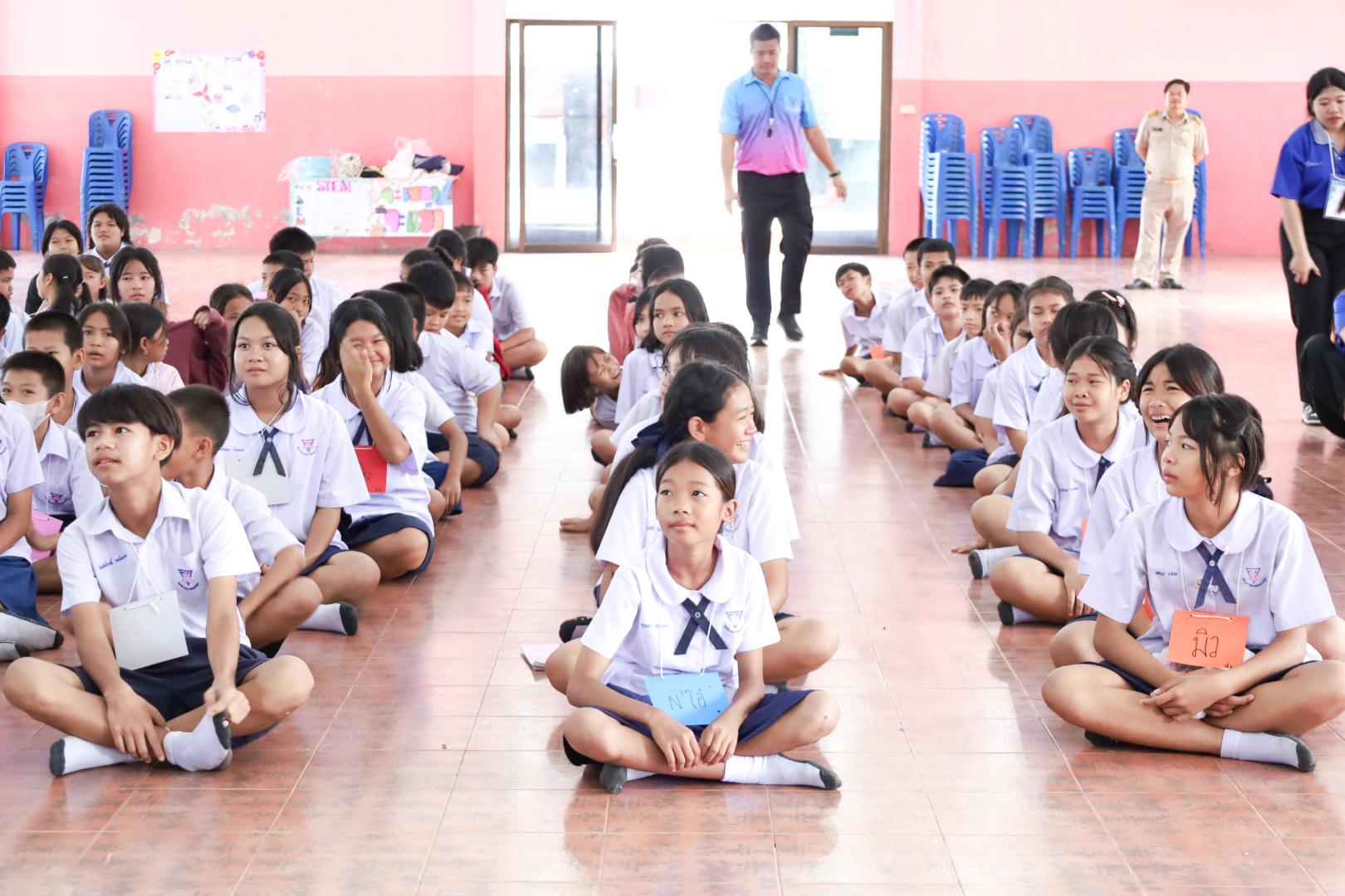 29. วันที่ 26 พฤศจิกายน 2567 ผศ. ศุภวัฒน์ วิสิฐศิริกุล ดร. ธิดารัตน์ พรหมมาและ ผศ.ดร. ปราณี เลิศแก้ว ได้นำนักศึกษาชั้นปีที่ 3 จัดค่ายสเต็มศึกษา (STEM) ณ โรงเรียนอนุบาลคลองขลุง ต.ท่ามะเขือ อ.คลองขลุง จ.กำแพงเพชร