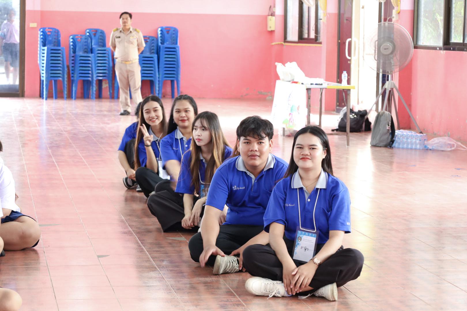 31. วันที่ 26 พฤศจิกายน 2567 ผศ. ศุภวัฒน์ วิสิฐศิริกุล ดร. ธิดารัตน์ พรหมมาและ ผศ.ดร. ปราณี เลิศแก้ว ได้นำนักศึกษาชั้นปีที่ 3 จัดค่ายสเต็มศึกษา (STEM) ณ โรงเรียนอนุบาลคลองขลุง ต.ท่ามะเขือ อ.คลองขลุง จ.กำแพงเพชร