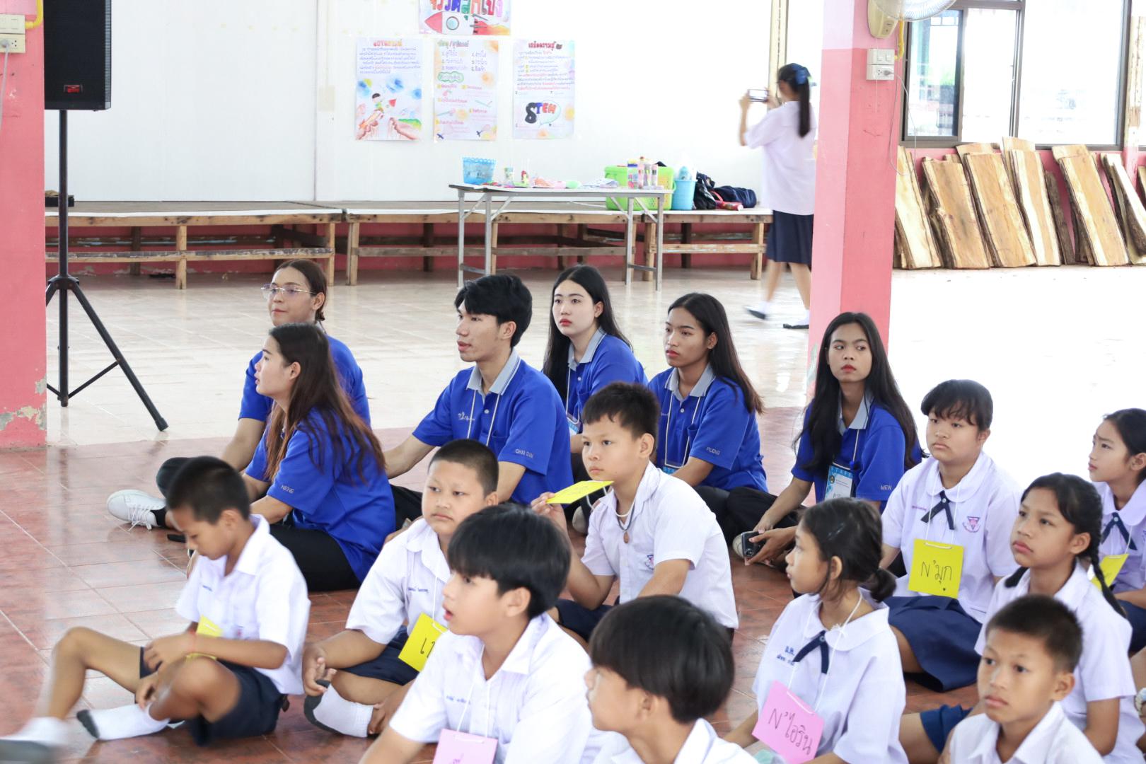 38. วันที่ 26 พฤศจิกายน 2567 ผศ. ศุภวัฒน์ วิสิฐศิริกุล ดร. ธิดารัตน์ พรหมมาและ ผศ.ดร. ปราณี เลิศแก้ว ได้นำนักศึกษาชั้นปีที่ 3 จัดค่ายสเต็มศึกษา (STEM) ณ โรงเรียนอนุบาลคลองขลุง ต.ท่ามะเขือ อ.คลองขลุง จ.กำแพงเพชร