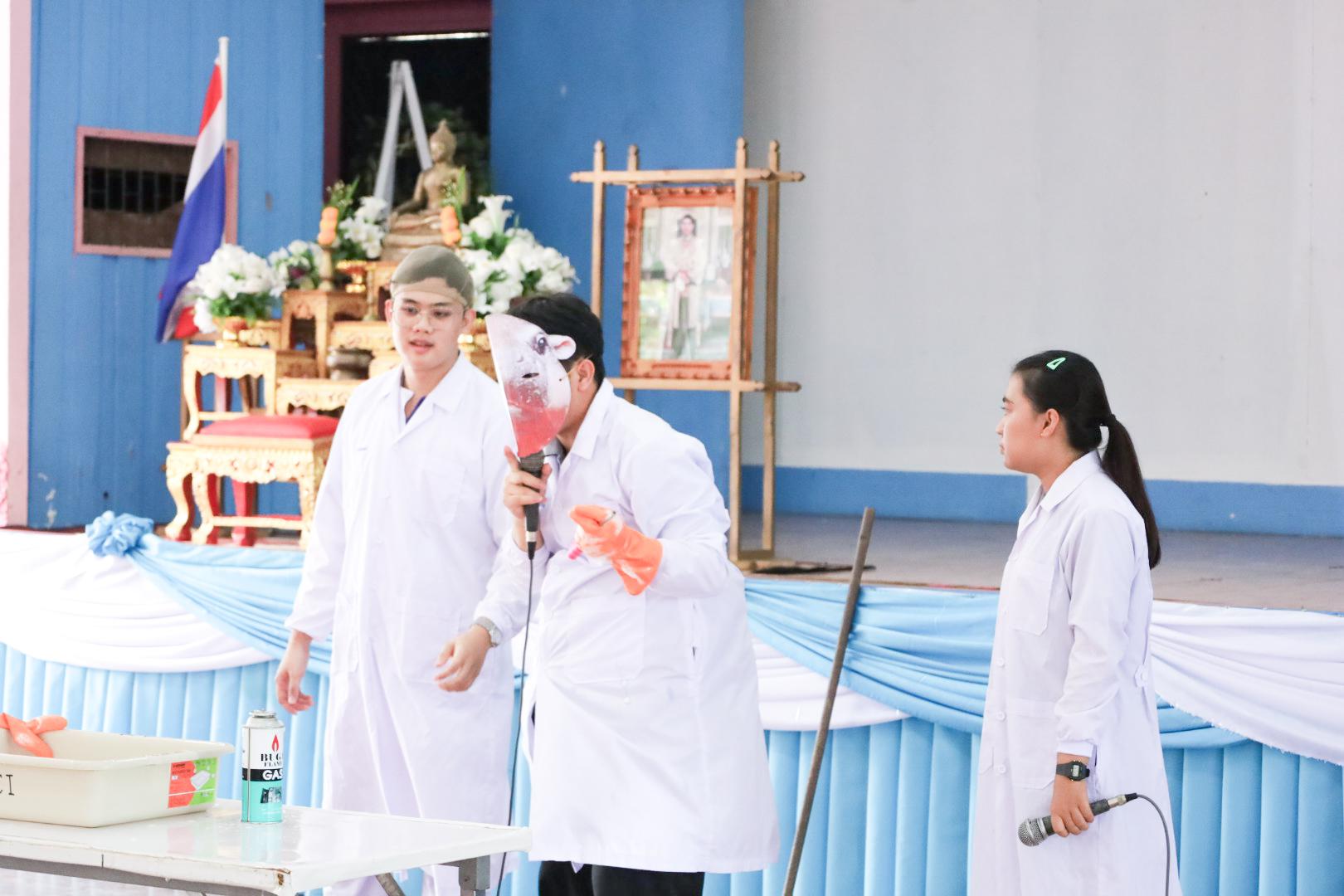 57. วันที่ 26 พฤศจิกายน 2567 ผศ. ศุภวัฒน์ วิสิฐศิริกุล ดร. ธิดารัตน์ พรหมมาและ ผศ.ดร. ปราณี เลิศแก้ว ได้นำนักศึกษาชั้นปีที่ 3 จัดค่ายสเต็มศึกษา (STEM) ณ โรงเรียนอนุบาลคลองขลุง ต.ท่ามะเขือ อ.คลองขลุง จ.กำแพงเพชร