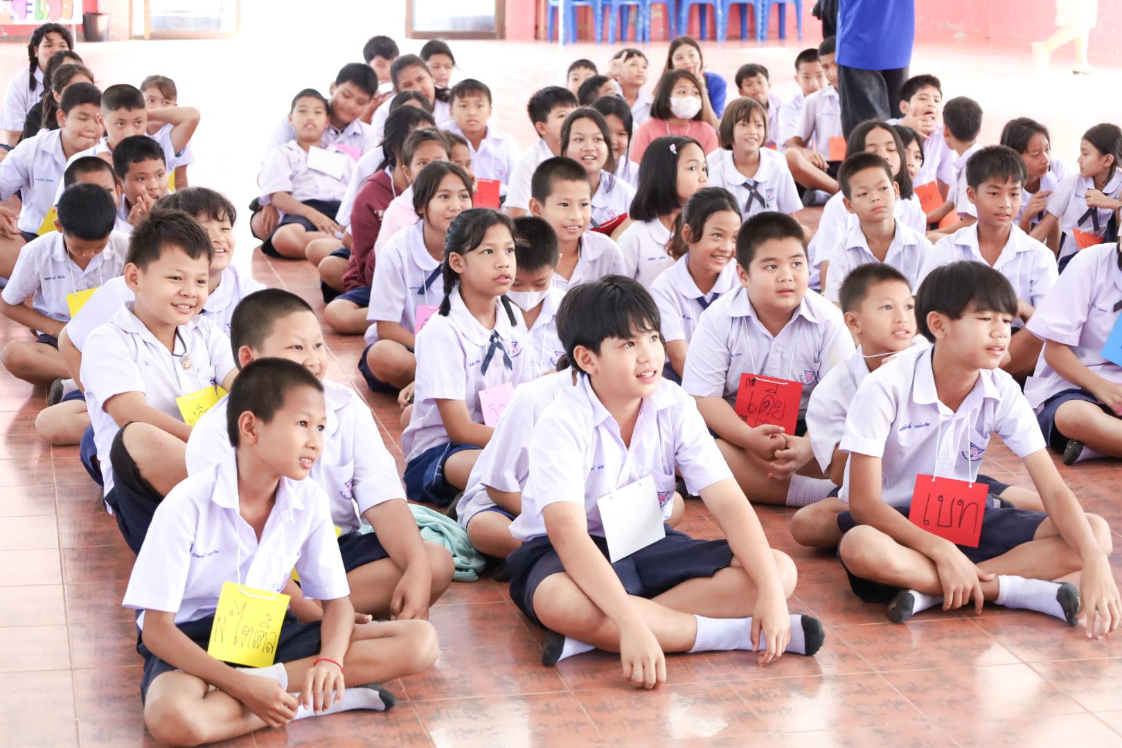 62. วันที่ 26 พฤศจิกายน 2567 ผศ. ศุภวัฒน์ วิสิฐศิริกุล ดร. ธิดารัตน์ พรหมมาและ ผศ.ดร. ปราณี เลิศแก้ว ได้นำนักศึกษาชั้นปีที่ 3 จัดค่ายสเต็มศึกษา (STEM) ณ โรงเรียนอนุบาลคลองขลุง ต.ท่ามะเขือ อ.คลองขลุง จ.กำแพงเพชร