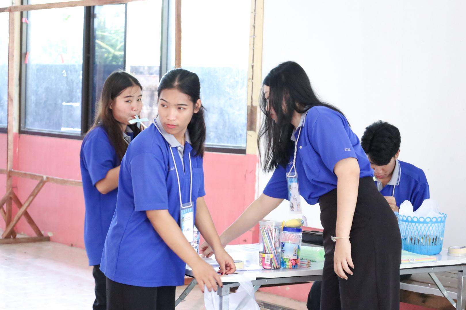 90. วันที่ 26 พฤศจิกายน 2567 ผศ. ศุภวัฒน์ วิสิฐศิริกุล ดร. ธิดารัตน์ พรหมมาและ ผศ.ดร. ปราณี เลิศแก้ว ได้นำนักศึกษาชั้นปีที่ 3 จัดค่ายสเต็มศึกษา (STEM) ณ โรงเรียนอนุบาลคลองขลุง ต.ท่ามะเขือ อ.คลองขลุง จ.กำแพงเพชร