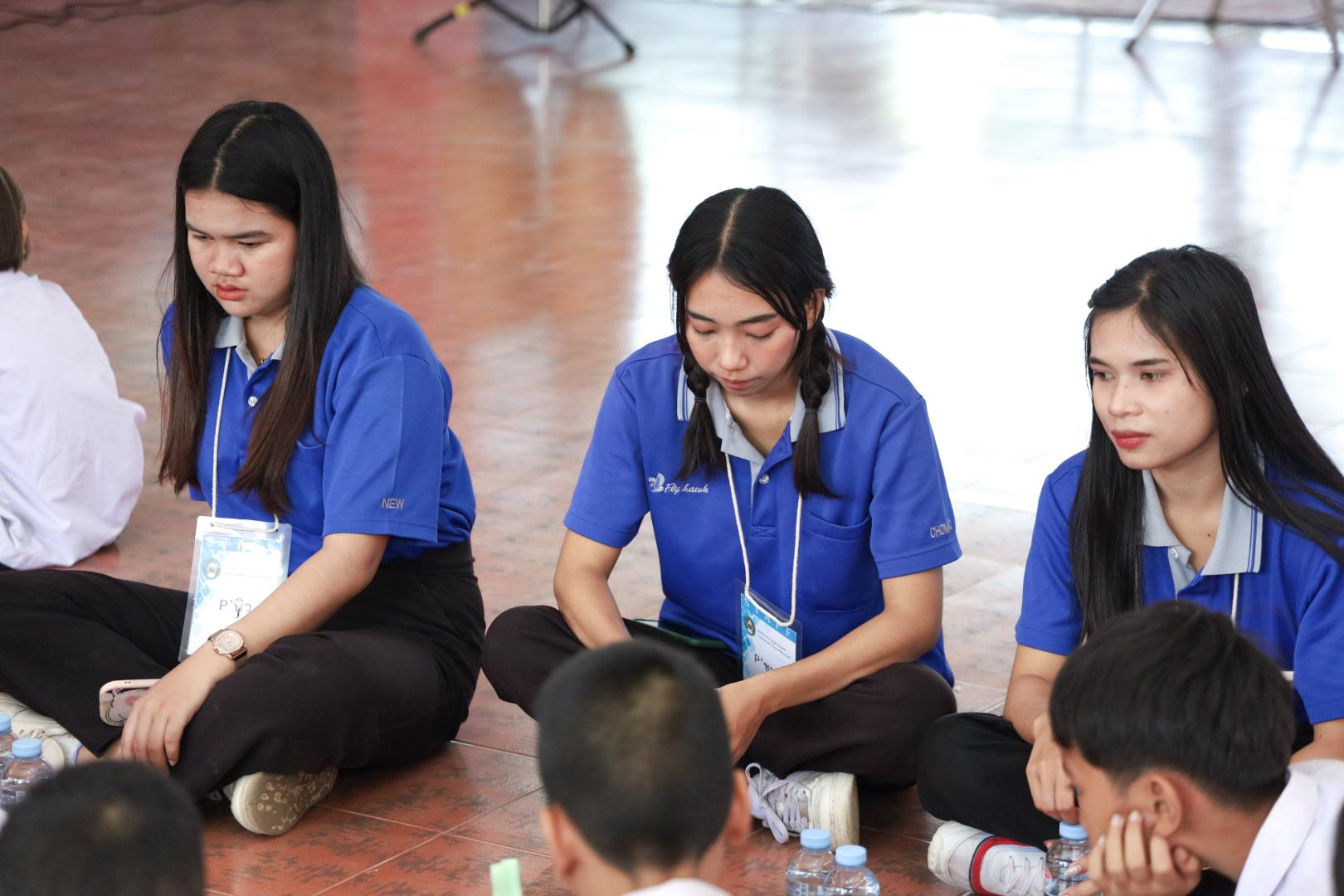 107. วันที่ 26 พฤศจิกายน 2567 ผศ. ศุภวัฒน์ วิสิฐศิริกุล ดร. ธิดารัตน์ พรหมมาและ ผศ.ดร. ปราณี เลิศแก้ว ได้นำนักศึกษาชั้นปีที่ 3 จัดค่ายสเต็มศึกษา (STEM) ณ โรงเรียนอนุบาลคลองขลุง ต.ท่ามะเขือ อ.คลองขลุง จ.กำแพงเพชร