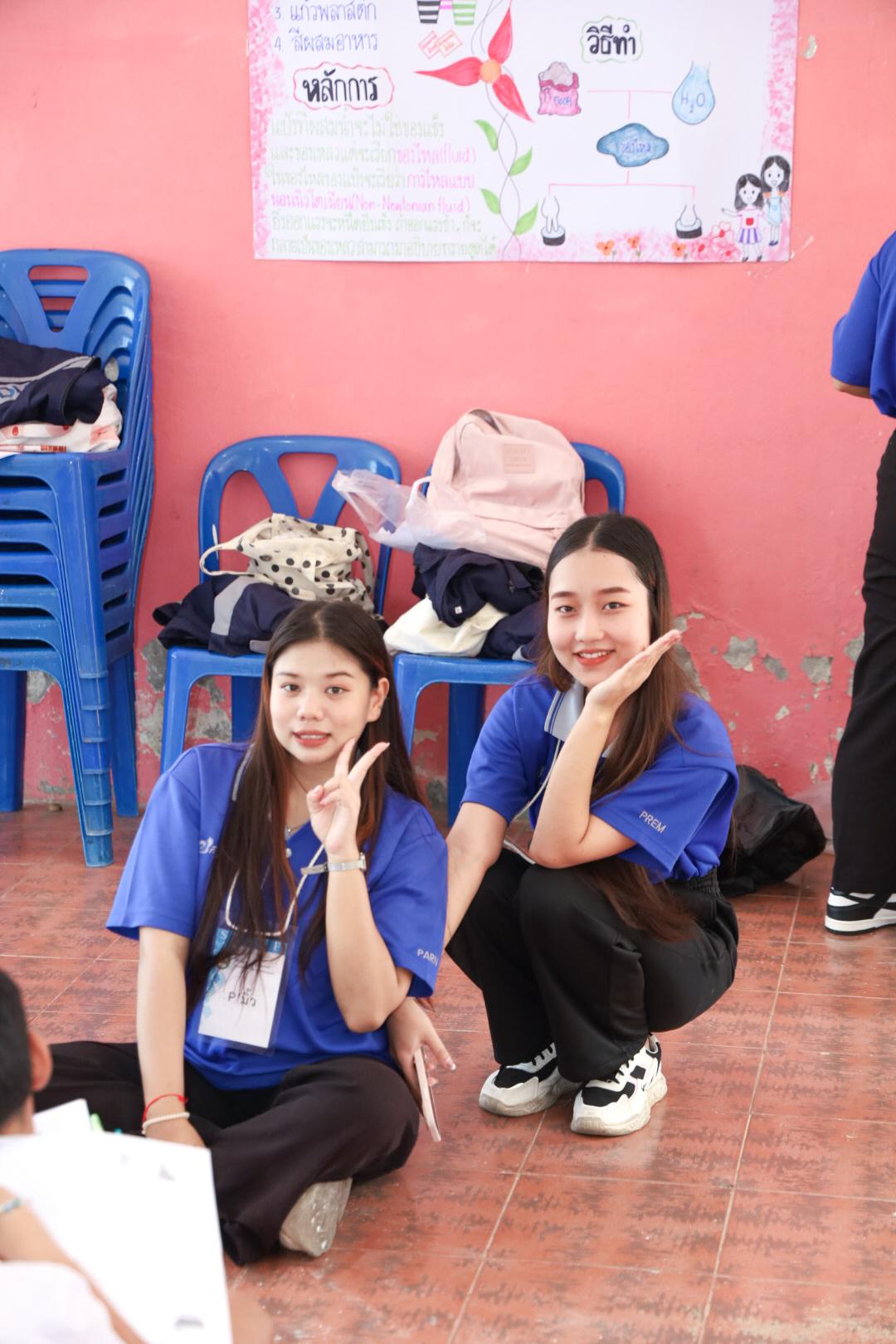 117. วันที่ 26 พฤศจิกายน 2567 ผศ. ศุภวัฒน์ วิสิฐศิริกุล ดร. ธิดารัตน์ พรหมมาและ ผศ.ดร. ปราณี เลิศแก้ว ได้นำนักศึกษาชั้นปีที่ 3 จัดค่ายสเต็มศึกษา (STEM) ณ โรงเรียนอนุบาลคลองขลุง ต.ท่ามะเขือ อ.คลองขลุง จ.กำแพงเพชร
