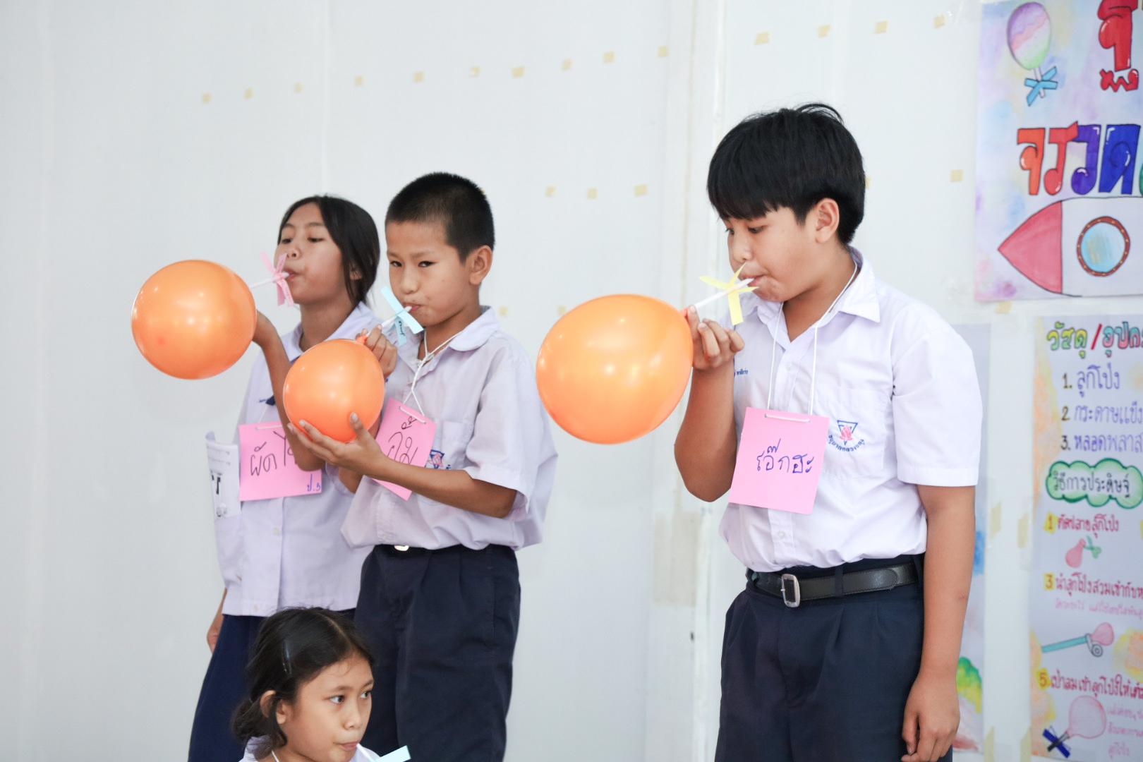 121. วันที่ 26 พฤศจิกายน 2567 ผศ. ศุภวัฒน์ วิสิฐศิริกุล ดร. ธิดารัตน์ พรหมมาและ ผศ.ดร. ปราณี เลิศแก้ว ได้นำนักศึกษาชั้นปีที่ 3 จัดค่ายสเต็มศึกษา (STEM) ณ โรงเรียนอนุบาลคลองขลุง ต.ท่ามะเขือ อ.คลองขลุง จ.กำแพงเพชร