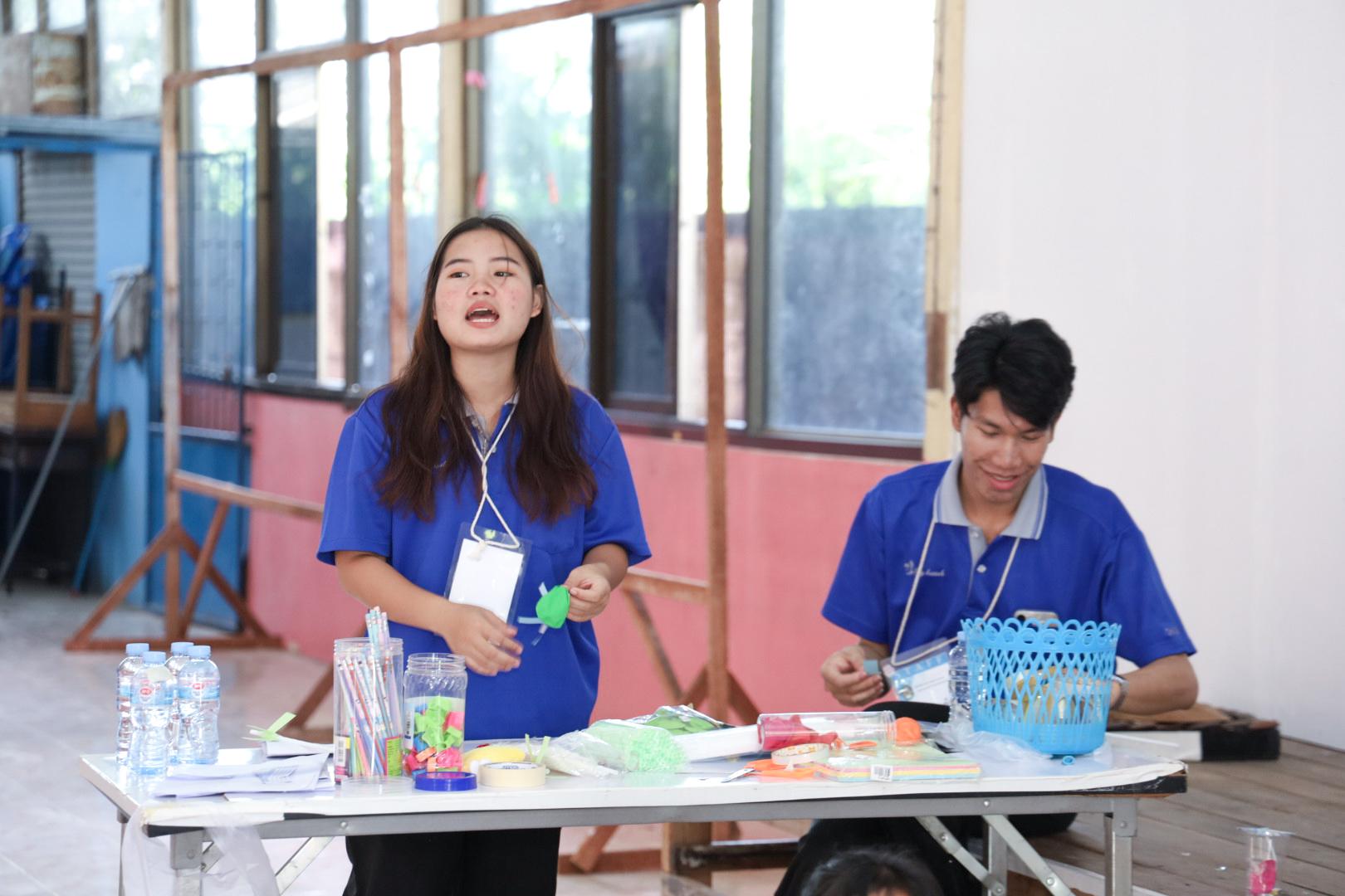 122. วันที่ 26 พฤศจิกายน 2567 ผศ. ศุภวัฒน์ วิสิฐศิริกุล ดร. ธิดารัตน์ พรหมมาและ ผศ.ดร. ปราณี เลิศแก้ว ได้นำนักศึกษาชั้นปีที่ 3 จัดค่ายสเต็มศึกษา (STEM) ณ โรงเรียนอนุบาลคลองขลุง ต.ท่ามะเขือ อ.คลองขลุง จ.กำแพงเพชร