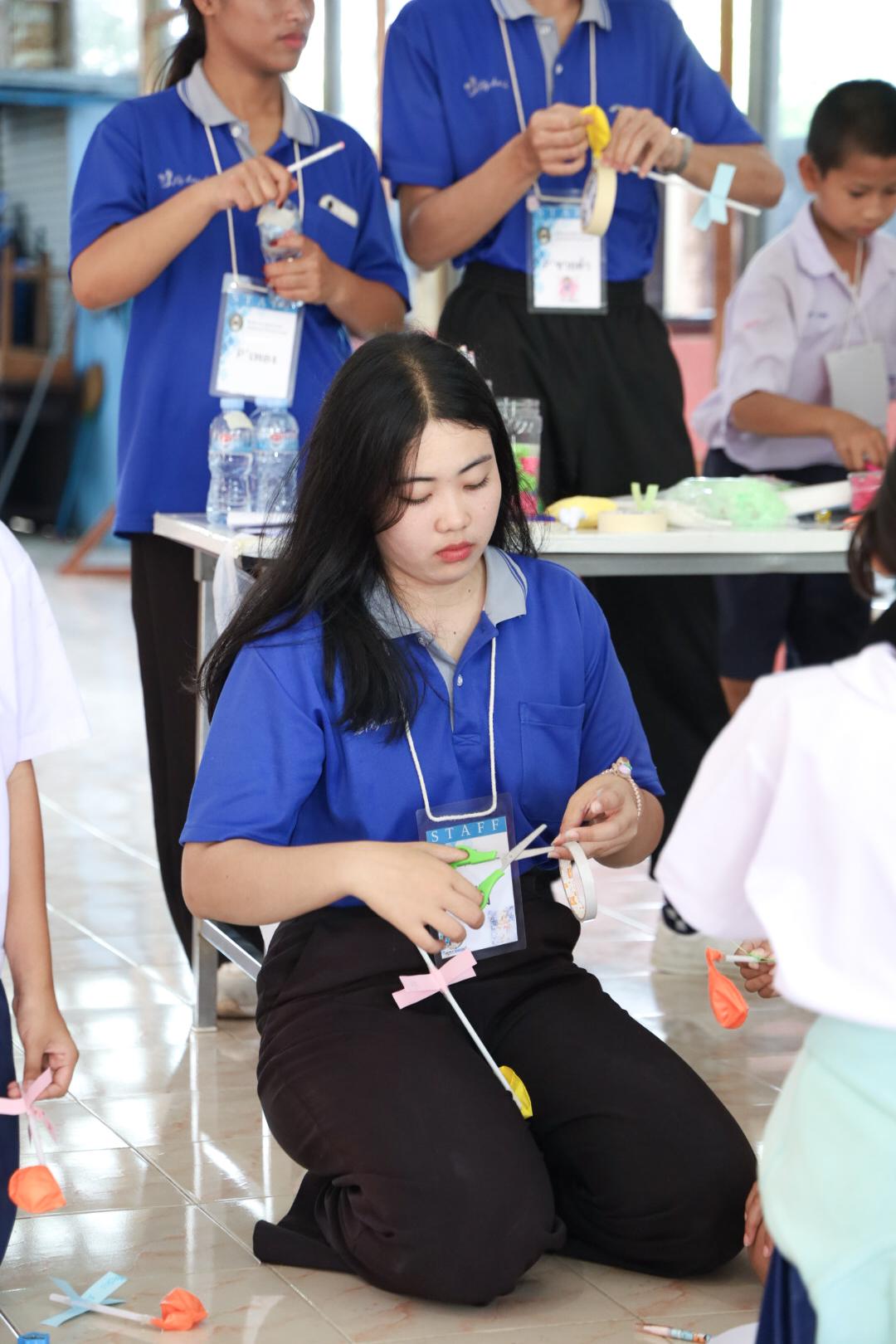 128. วันที่ 26 พฤศจิกายน 2567 ผศ. ศุภวัฒน์ วิสิฐศิริกุล ดร. ธิดารัตน์ พรหมมาและ ผศ.ดร. ปราณี เลิศแก้ว ได้นำนักศึกษาชั้นปีที่ 3 จัดค่ายสเต็มศึกษา (STEM) ณ โรงเรียนอนุบาลคลองขลุง ต.ท่ามะเขือ อ.คลองขลุง จ.กำแพงเพชร