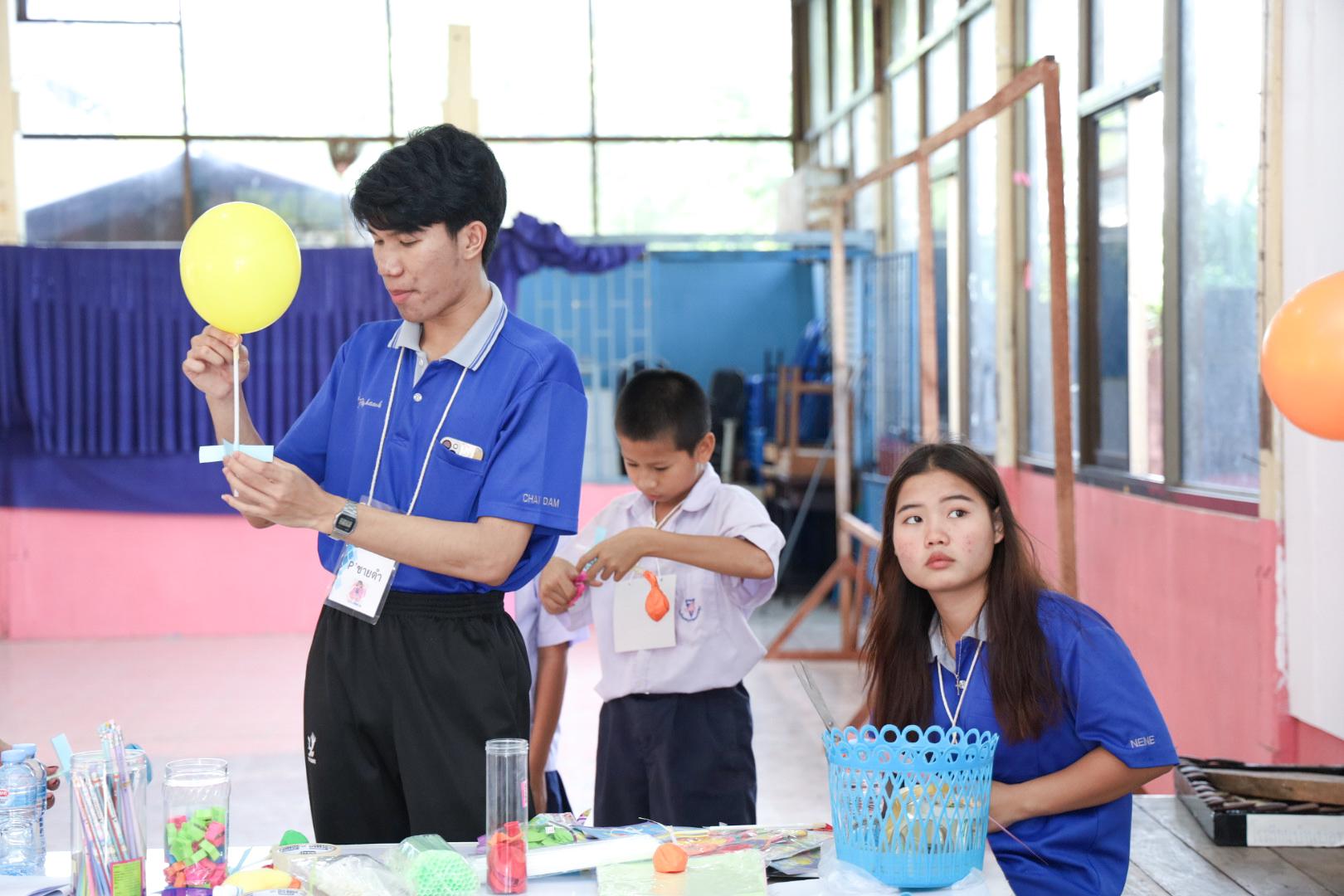 129. วันที่ 26 พฤศจิกายน 2567 ผศ. ศุภวัฒน์ วิสิฐศิริกุล ดร. ธิดารัตน์ พรหมมาและ ผศ.ดร. ปราณี เลิศแก้ว ได้นำนักศึกษาชั้นปีที่ 3 จัดค่ายสเต็มศึกษา (STEM) ณ โรงเรียนอนุบาลคลองขลุง ต.ท่ามะเขือ อ.คลองขลุง จ.กำแพงเพชร