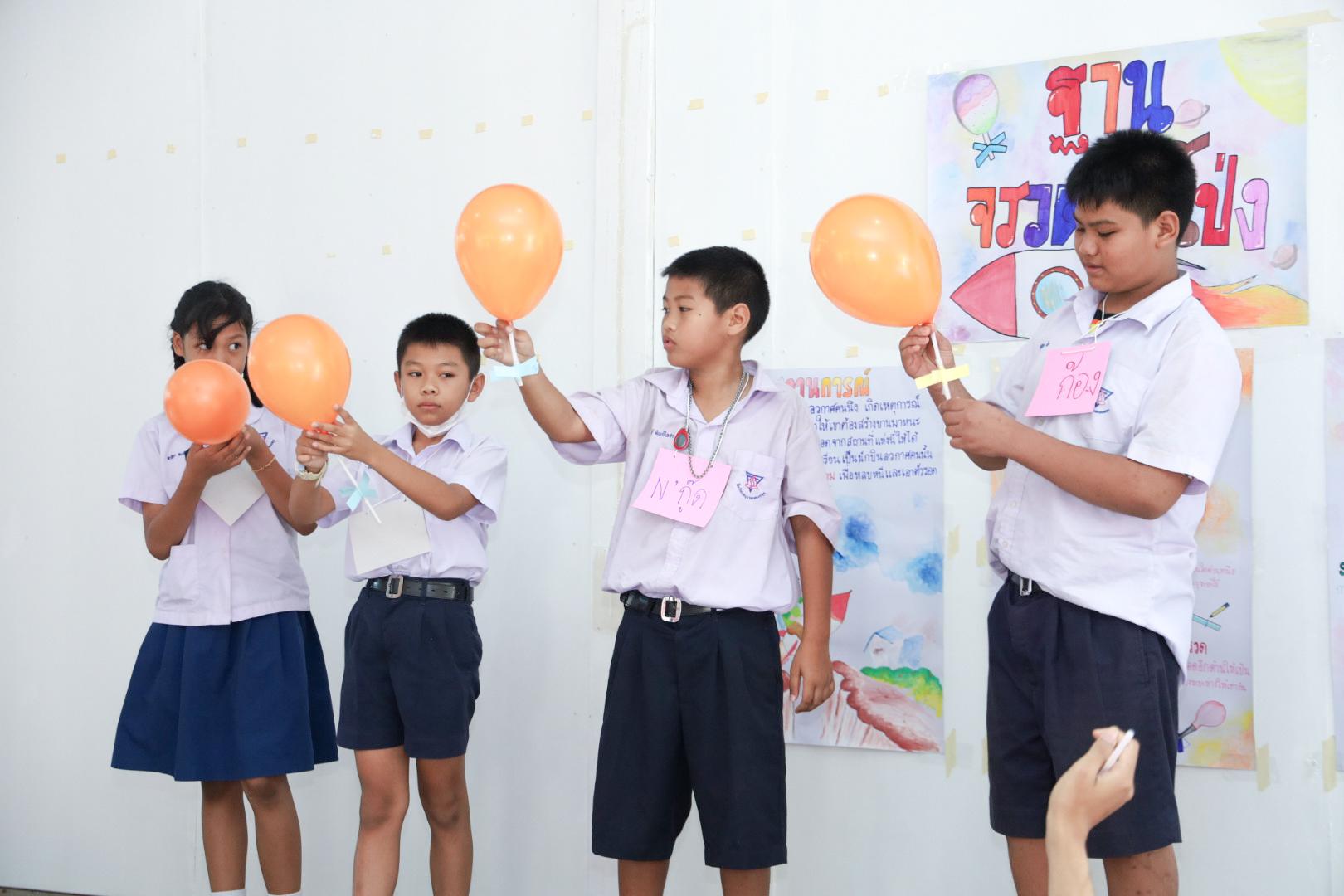 131. วันที่ 26 พฤศจิกายน 2567 ผศ. ศุภวัฒน์ วิสิฐศิริกุล ดร. ธิดารัตน์ พรหมมาและ ผศ.ดร. ปราณี เลิศแก้ว ได้นำนักศึกษาชั้นปีที่ 3 จัดค่ายสเต็มศึกษา (STEM) ณ โรงเรียนอนุบาลคลองขลุง ต.ท่ามะเขือ อ.คลองขลุง จ.กำแพงเพชร