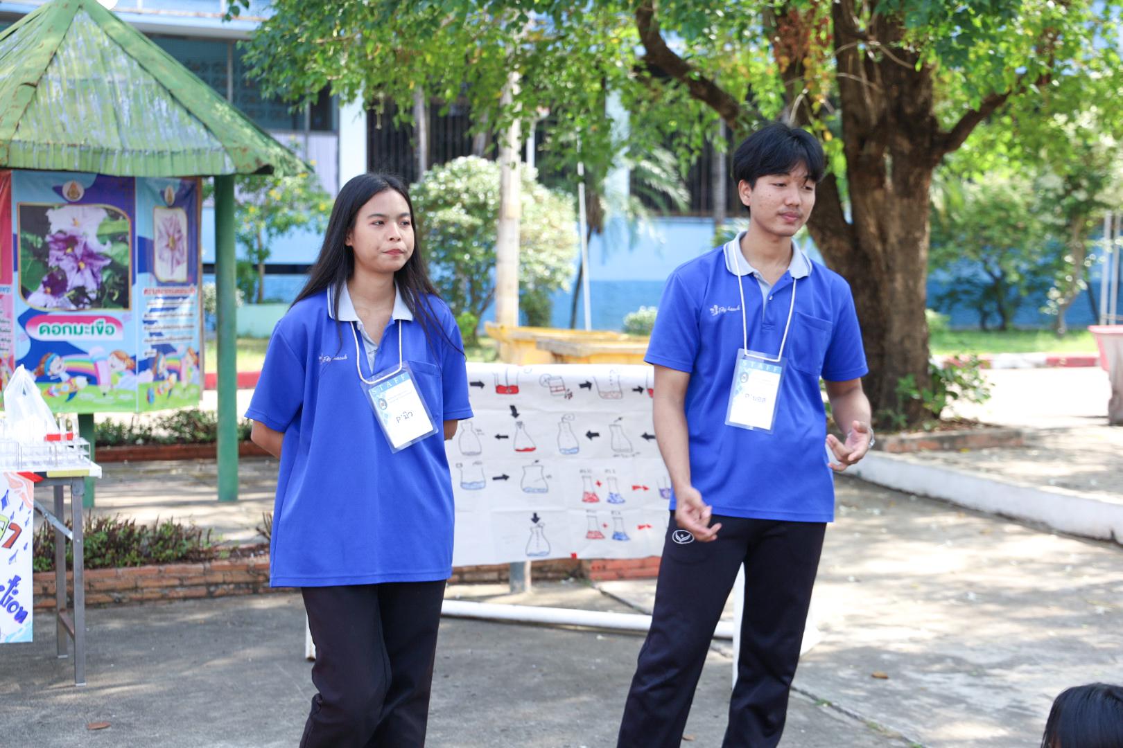 141. วันที่ 26 พฤศจิกายน 2567 ผศ. ศุภวัฒน์ วิสิฐศิริกุล ดร. ธิดารัตน์ พรหมมาและ ผศ.ดร. ปราณี เลิศแก้ว ได้นำนักศึกษาชั้นปีที่ 3 จัดค่ายสเต็มศึกษา (STEM) ณ โรงเรียนอนุบาลคลองขลุง ต.ท่ามะเขือ อ.คลองขลุง จ.กำแพงเพชร