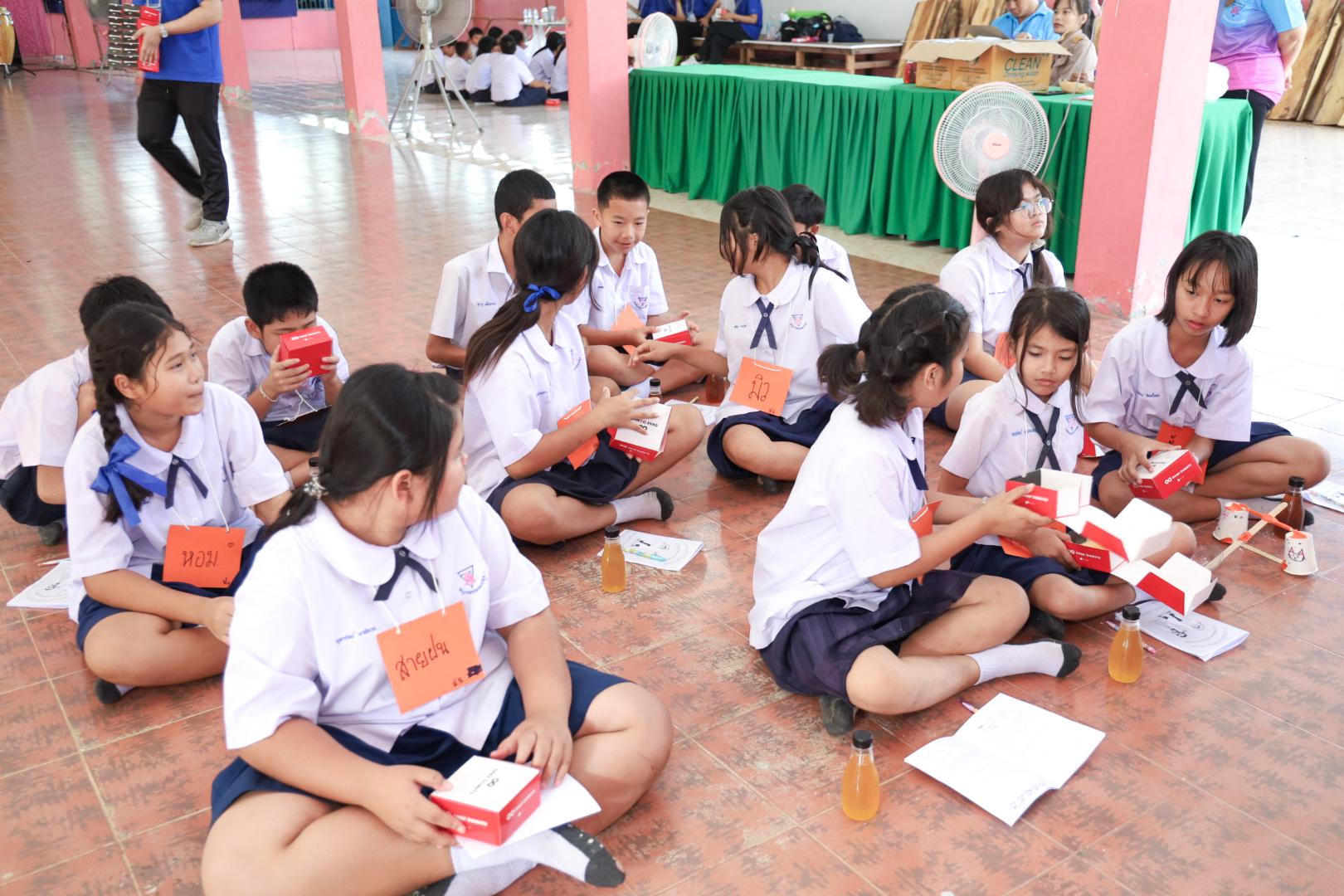 166. วันที่ 26 พฤศจิกายน 2567 ผศ. ศุภวัฒน์ วิสิฐศิริกุล ดร. ธิดารัตน์ พรหมมาและ ผศ.ดร. ปราณี เลิศแก้ว ได้นำนักศึกษาชั้นปีที่ 3 จัดค่ายสเต็มศึกษา (STEM) ณ โรงเรียนอนุบาลคลองขลุง ต.ท่ามะเขือ อ.คลองขลุง จ.กำแพงเพชร