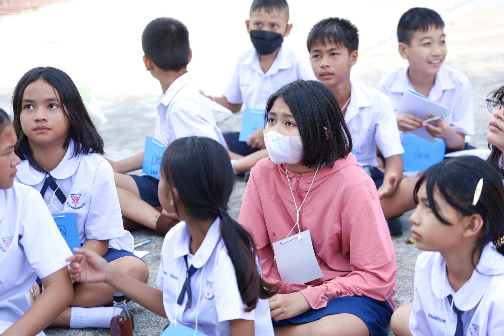 177. วันที่ 26 พฤศจิกายน 2567 ผศ. ศุภวัฒน์ วิสิฐศิริกุล ดร. ธิดารัตน์ พรหมมาและ ผศ.ดร. ปราณี เลิศแก้ว ได้นำนักศึกษาชั้นปีที่ 3 จัดค่ายสเต็มศึกษา (STEM) ณ โรงเรียนอนุบาลคลองขลุง ต.ท่ามะเขือ อ.คลองขลุง จ.กำแพงเพชร
