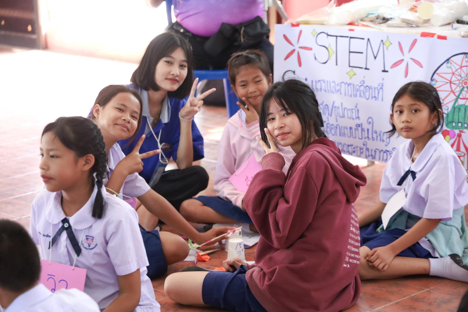 180. วันที่ 26 พฤศจิกายน 2567 ผศ. ศุภวัฒน์ วิสิฐศิริกุล ดร. ธิดารัตน์ พรหมมาและ ผศ.ดร. ปราณี เลิศแก้ว ได้นำนักศึกษาชั้นปีที่ 3 จัดค่ายสเต็มศึกษา (STEM) ณ โรงเรียนอนุบาลคลองขลุง ต.ท่ามะเขือ อ.คลองขลุง จ.กำแพงเพชร