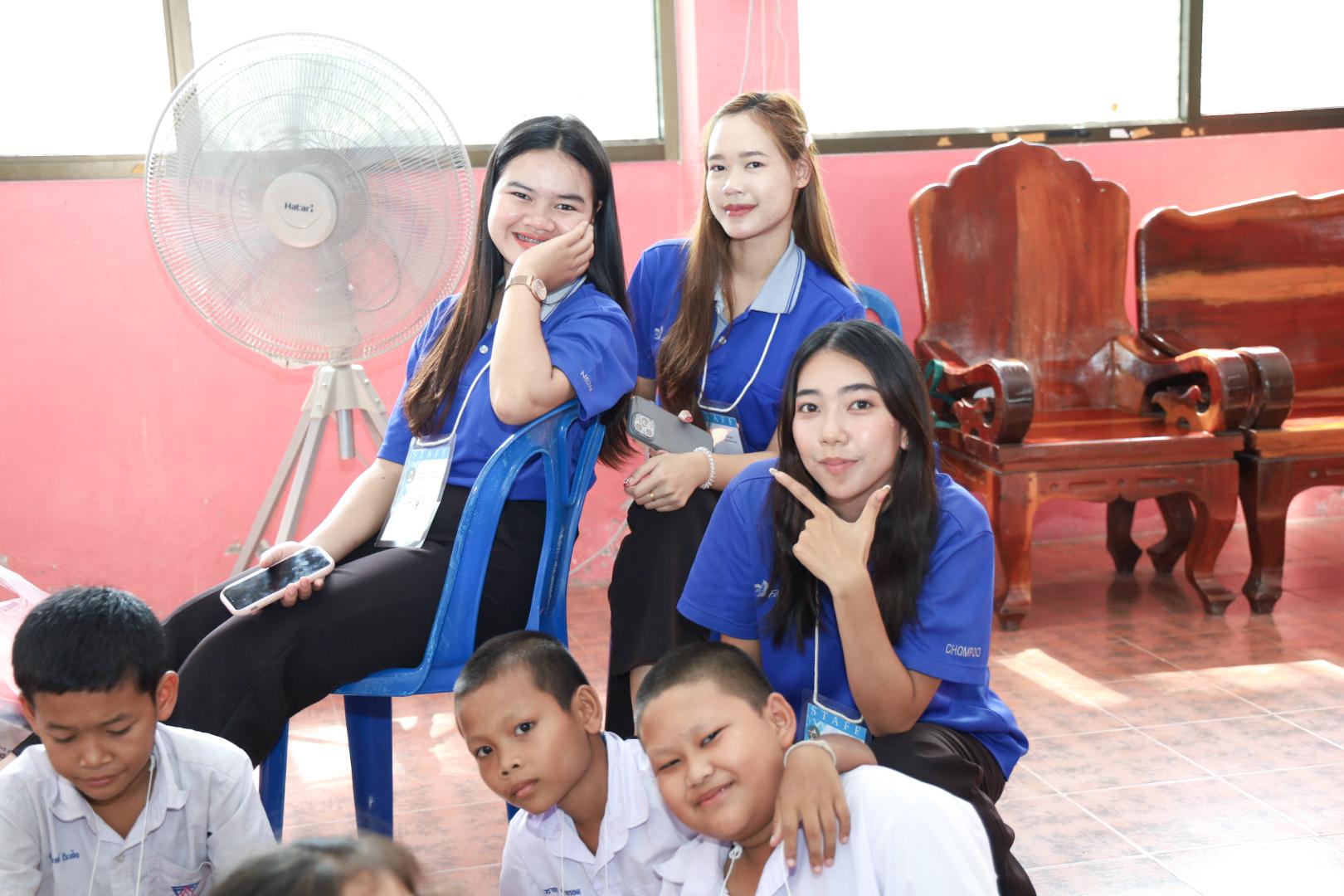 184. วันที่ 26 พฤศจิกายน 2567 ผศ. ศุภวัฒน์ วิสิฐศิริกุล ดร. ธิดารัตน์ พรหมมาและ ผศ.ดร. ปราณี เลิศแก้ว ได้นำนักศึกษาชั้นปีที่ 3 จัดค่ายสเต็มศึกษา (STEM) ณ โรงเรียนอนุบาลคลองขลุง ต.ท่ามะเขือ อ.คลองขลุง จ.กำแพงเพชร