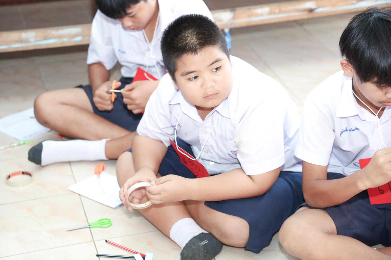 188. วันที่ 26 พฤศจิกายน 2567 ผศ. ศุภวัฒน์ วิสิฐศิริกุล ดร. ธิดารัตน์ พรหมมาและ ผศ.ดร. ปราณี เลิศแก้ว ได้นำนักศึกษาชั้นปีที่ 3 จัดค่ายสเต็มศึกษา (STEM) ณ โรงเรียนอนุบาลคลองขลุง ต.ท่ามะเขือ อ.คลองขลุง จ.กำแพงเพชร
