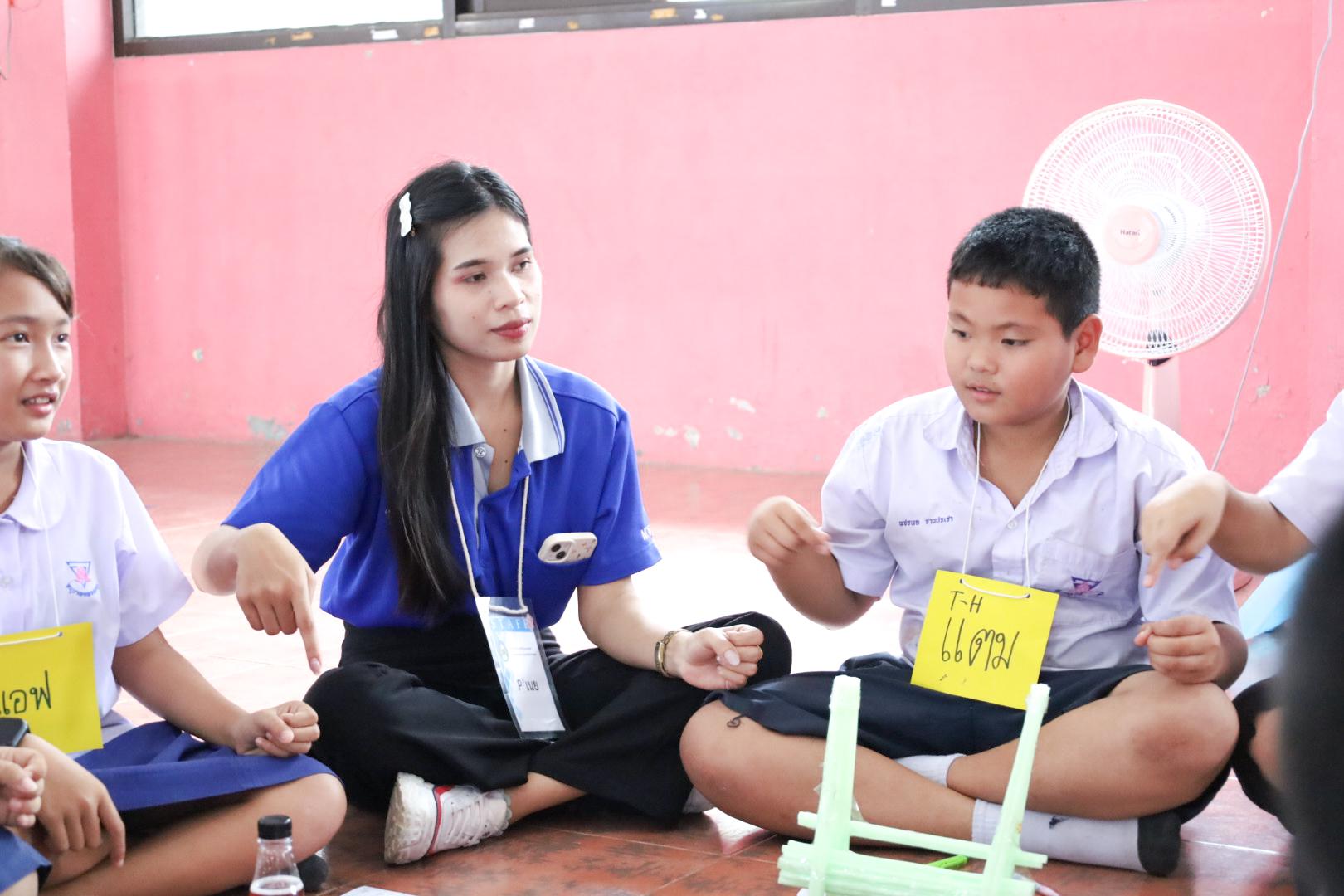 201. วันที่ 26 พฤศจิกายน 2567 ผศ. ศุภวัฒน์ วิสิฐศิริกุล ดร. ธิดารัตน์ พรหมมาและ ผศ.ดร. ปราณี เลิศแก้ว ได้นำนักศึกษาชั้นปีที่ 3 จัดค่ายสเต็มศึกษา (STEM) ณ โรงเรียนอนุบาลคลองขลุง ต.ท่ามะเขือ อ.คลองขลุง จ.กำแพงเพชร