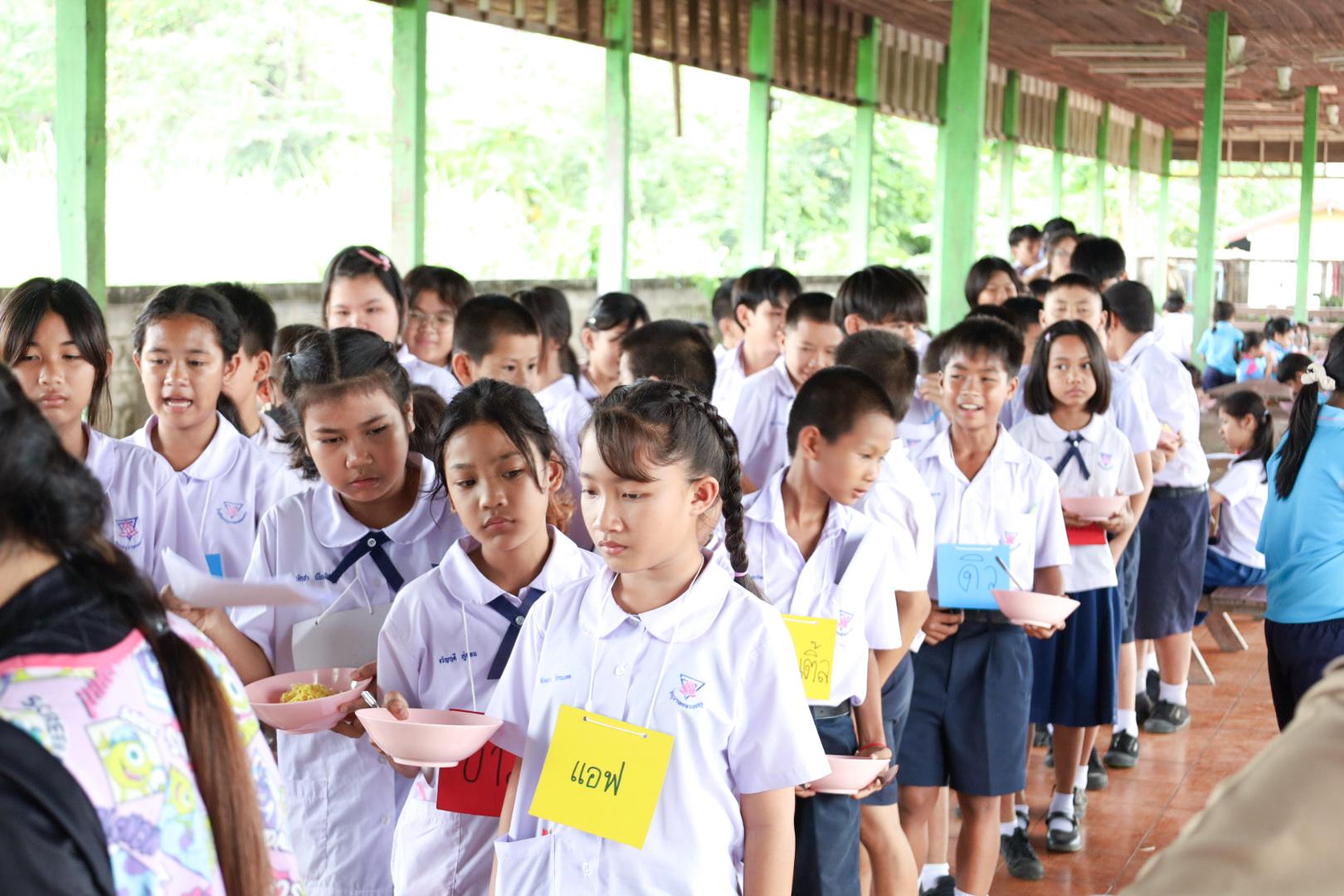 220. วันที่ 26 พฤศจิกายน 2567 ผศ. ศุภวัฒน์ วิสิฐศิริกุล ดร. ธิดารัตน์ พรหมมาและ ผศ.ดร. ปราณี เลิศแก้ว ได้นำนักศึกษาชั้นปีที่ 3 จัดค่ายสเต็มศึกษา (STEM) ณ โรงเรียนอนุบาลคลองขลุง ต.ท่ามะเขือ อ.คลองขลุง จ.กำแพงเพชร
