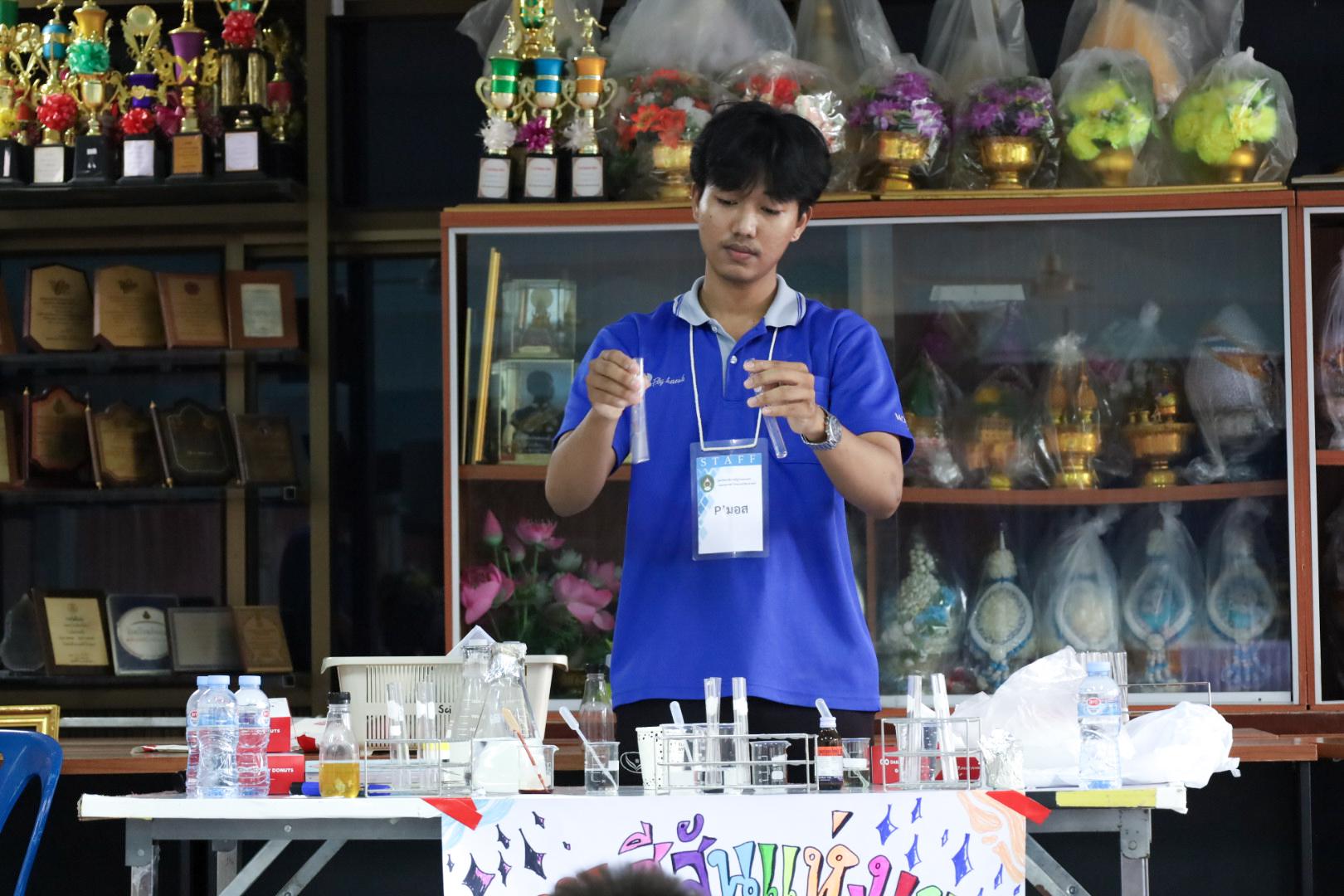 249. วันที่ 26 พฤศจิกายน 2567 ผศ. ศุภวัฒน์ วิสิฐศิริกุล ดร. ธิดารัตน์ พรหมมาและ ผศ.ดร. ปราณี เลิศแก้ว ได้นำนักศึกษาชั้นปีที่ 3 จัดค่ายสเต็มศึกษา (STEM) ณ โรงเรียนอนุบาลคลองขลุง ต.ท่ามะเขือ อ.คลองขลุง จ.กำแพงเพชร