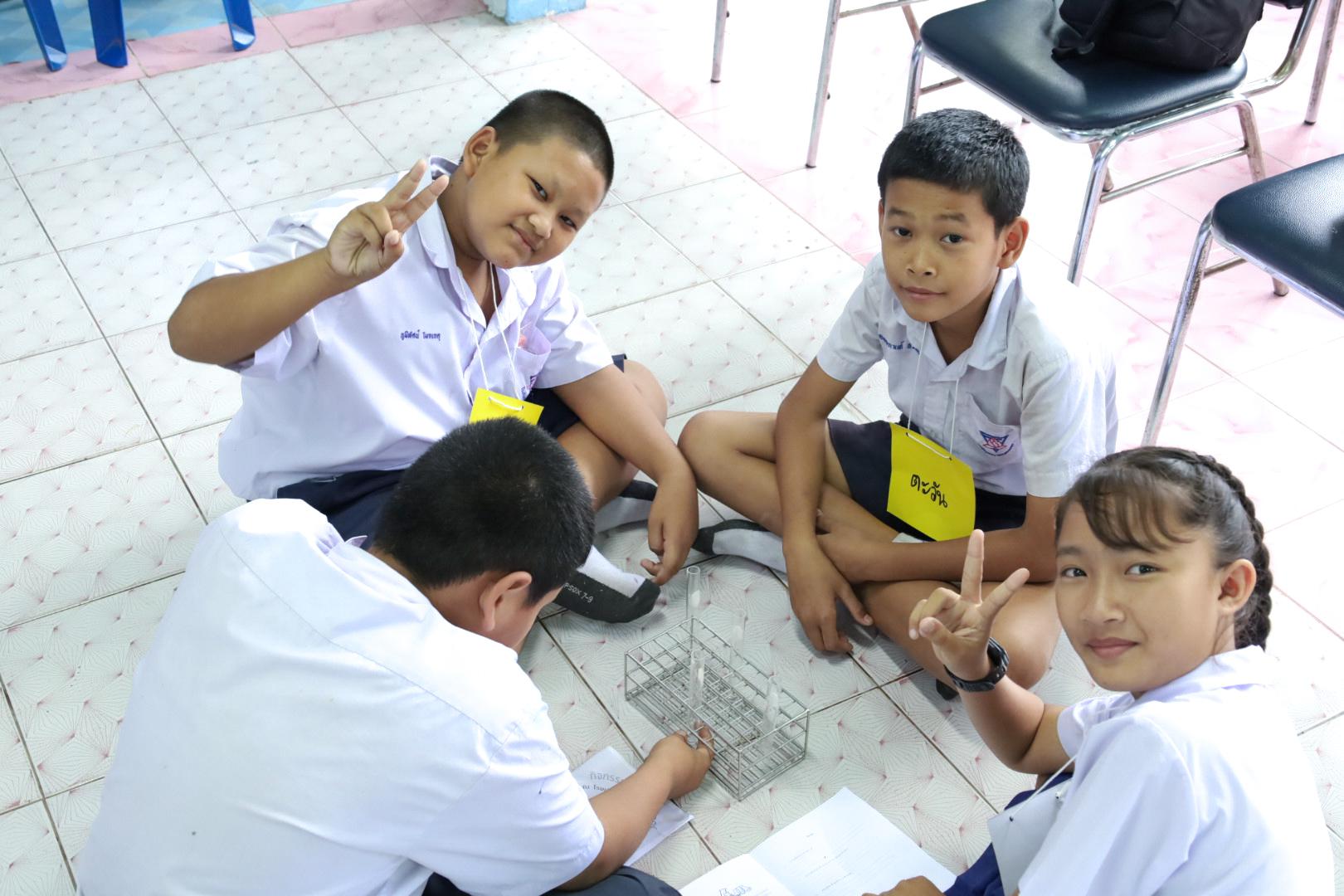 250. วันที่ 26 พฤศจิกายน 2567 ผศ. ศุภวัฒน์ วิสิฐศิริกุล ดร. ธิดารัตน์ พรหมมาและ ผศ.ดร. ปราณี เลิศแก้ว ได้นำนักศึกษาชั้นปีที่ 3 จัดค่ายสเต็มศึกษา (STEM) ณ โรงเรียนอนุบาลคลองขลุง ต.ท่ามะเขือ อ.คลองขลุง จ.กำแพงเพชร