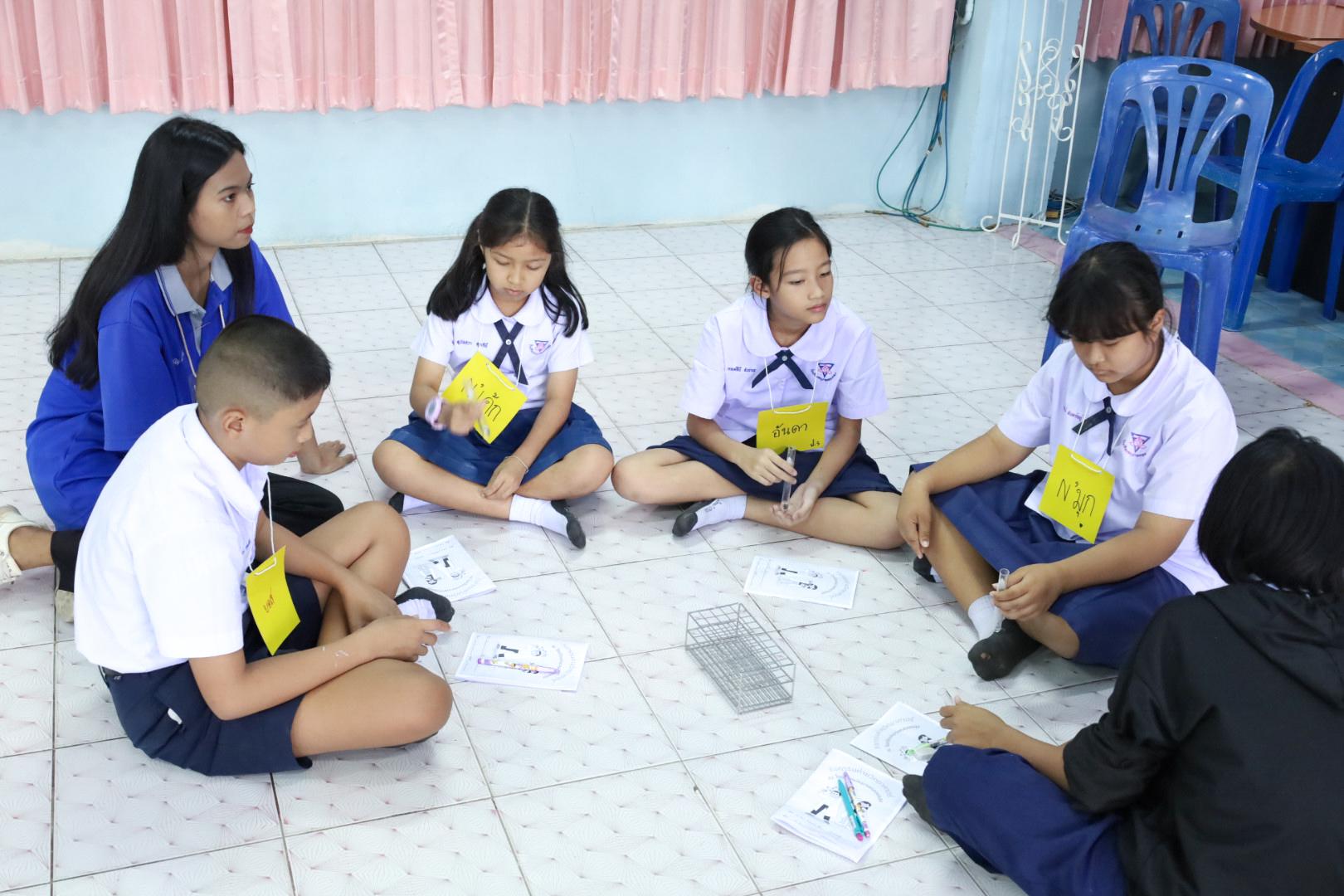 251. วันที่ 26 พฤศจิกายน 2567 ผศ. ศุภวัฒน์ วิสิฐศิริกุล ดร. ธิดารัตน์ พรหมมาและ ผศ.ดร. ปราณี เลิศแก้ว ได้นำนักศึกษาชั้นปีที่ 3 จัดค่ายสเต็มศึกษา (STEM) ณ โรงเรียนอนุบาลคลองขลุง ต.ท่ามะเขือ อ.คลองขลุง จ.กำแพงเพชร