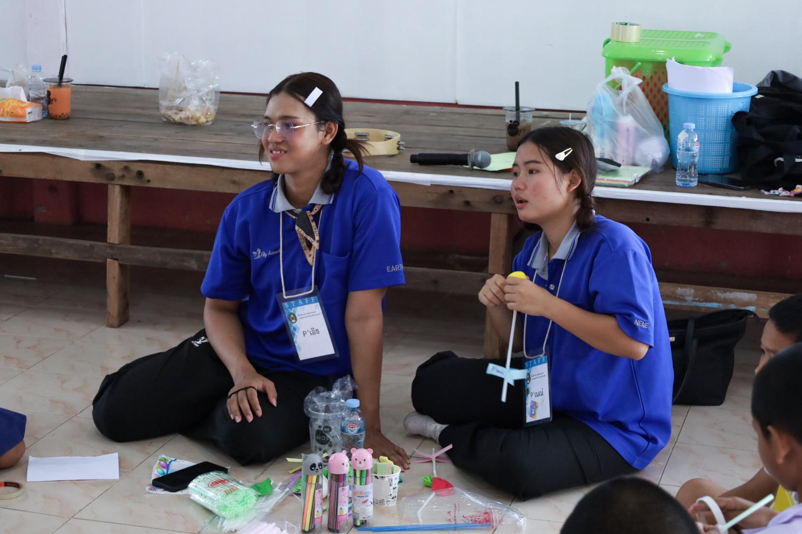 268. วันที่ 26 พฤศจิกายน 2567 ผศ. ศุภวัฒน์ วิสิฐศิริกุล ดร. ธิดารัตน์ พรหมมาและ ผศ.ดร. ปราณี เลิศแก้ว ได้นำนักศึกษาชั้นปีที่ 3 จัดค่ายสเต็มศึกษา (STEM) ณ โรงเรียนอนุบาลคลองขลุง ต.ท่ามะเขือ อ.คลองขลุง จ.กำแพงเพชร