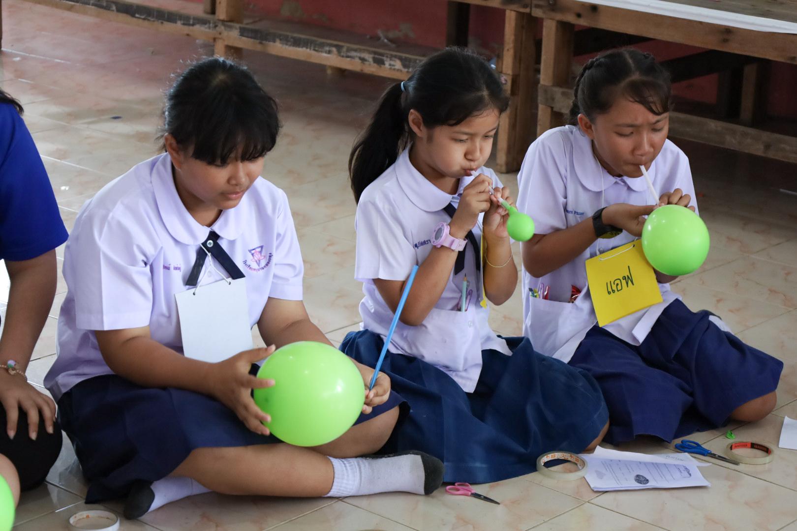 269. วันที่ 26 พฤศจิกายน 2567 ผศ. ศุภวัฒน์ วิสิฐศิริกุล ดร. ธิดารัตน์ พรหมมาและ ผศ.ดร. ปราณี เลิศแก้ว ได้นำนักศึกษาชั้นปีที่ 3 จัดค่ายสเต็มศึกษา (STEM) ณ โรงเรียนอนุบาลคลองขลุง ต.ท่ามะเขือ อ.คลองขลุง จ.กำแพงเพชร