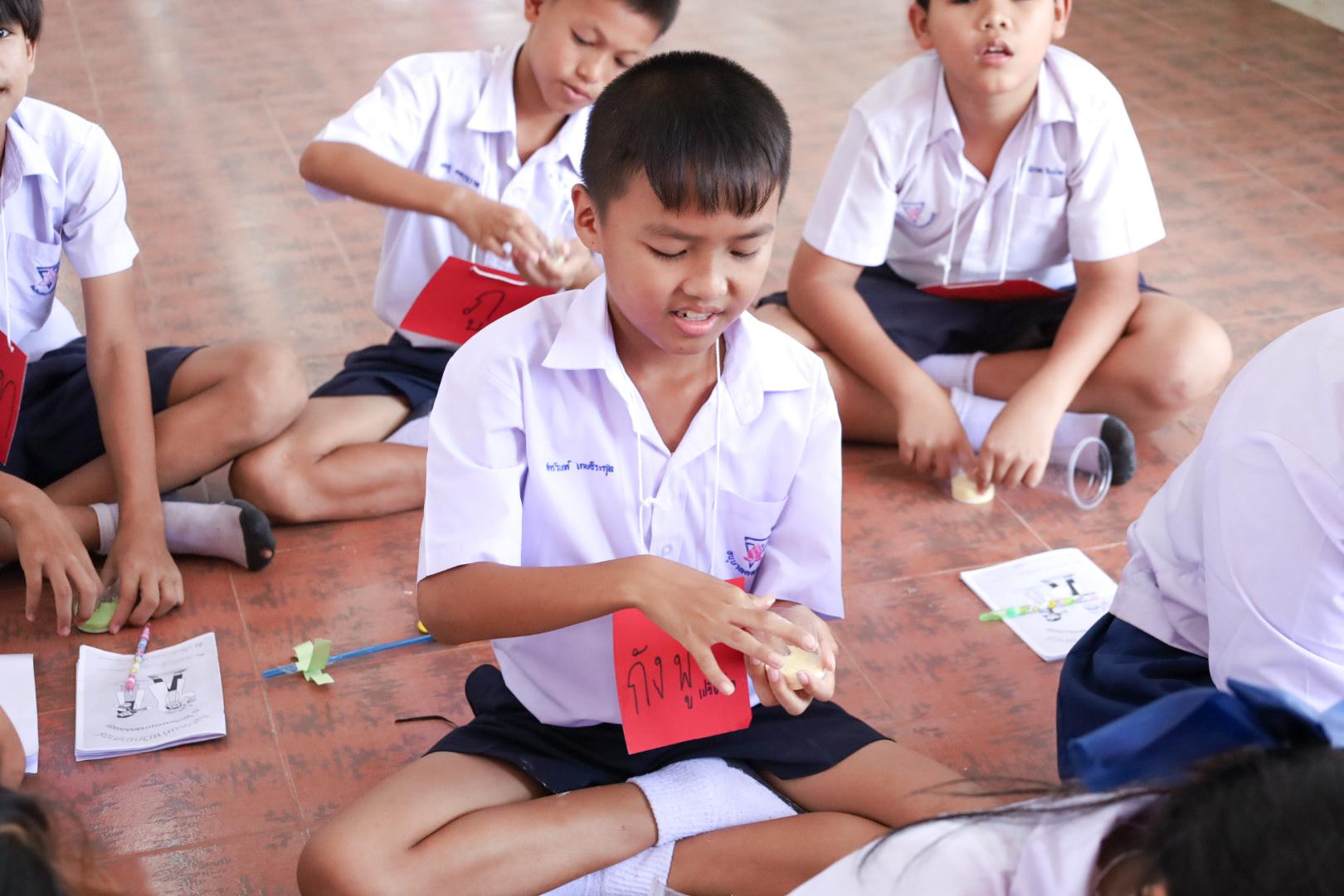 274. วันที่ 26 พฤศจิกายน 2567 ผศ. ศุภวัฒน์ วิสิฐศิริกุล ดร. ธิดารัตน์ พรหมมาและ ผศ.ดร. ปราณี เลิศแก้ว ได้นำนักศึกษาชั้นปีที่ 3 จัดค่ายสเต็มศึกษา (STEM) ณ โรงเรียนอนุบาลคลองขลุง ต.ท่ามะเขือ อ.คลองขลุง จ.กำแพงเพชร