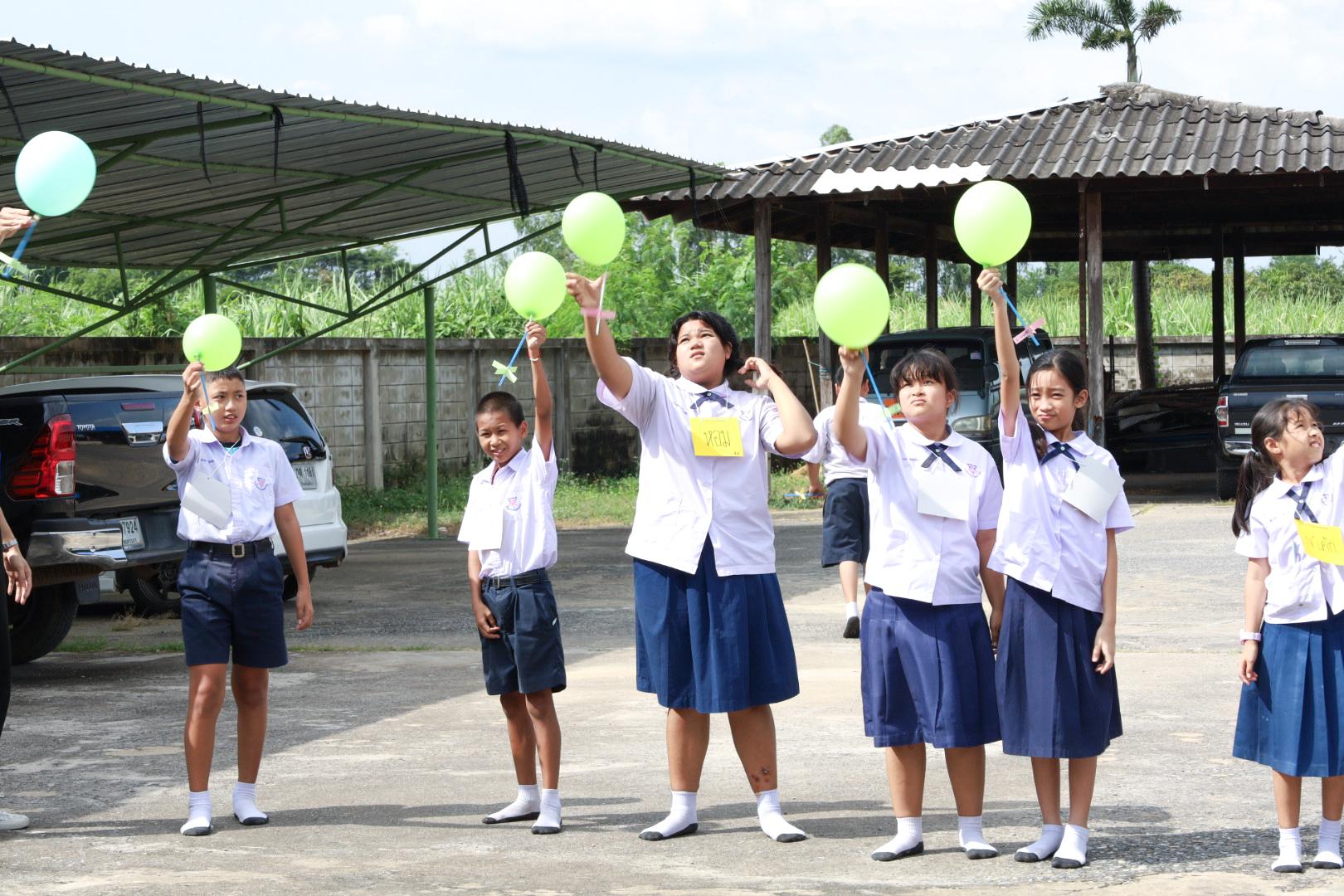 286. วันที่ 26 พฤศจิกายน 2567 ผศ. ศุภวัฒน์ วิสิฐศิริกุล ดร. ธิดารัตน์ พรหมมาและ ผศ.ดร. ปราณี เลิศแก้ว ได้นำนักศึกษาชั้นปีที่ 3 จัดค่ายสเต็มศึกษา (STEM) ณ โรงเรียนอนุบาลคลองขลุง ต.ท่ามะเขือ อ.คลองขลุง จ.กำแพงเพชร