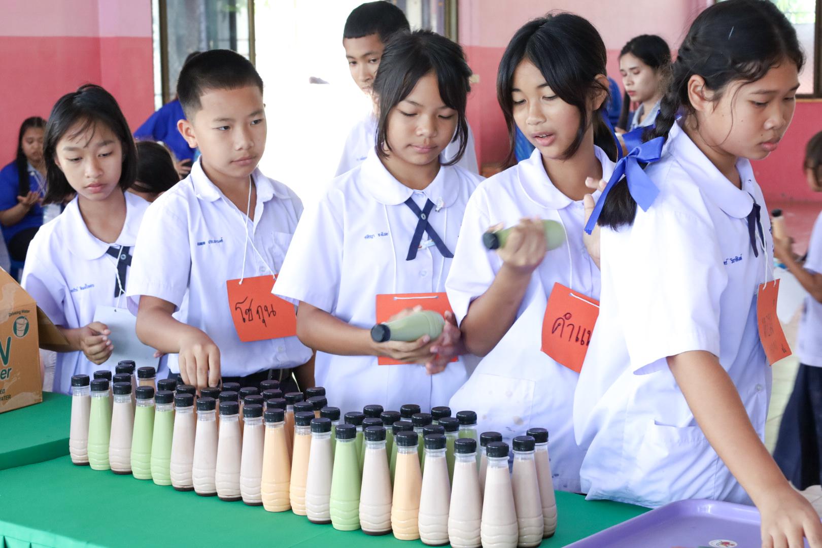 312. วันที่ 26 พฤศจิกายน 2567 ผศ. ศุภวัฒน์ วิสิฐศิริกุล ดร. ธิดารัตน์ พรหมมาและ ผศ.ดร. ปราณี เลิศแก้ว ได้นำนักศึกษาชั้นปีที่ 3 จัดค่ายสเต็มศึกษา (STEM) ณ โรงเรียนอนุบาลคลองขลุง ต.ท่ามะเขือ อ.คลองขลุง จ.กำแพงเพชร