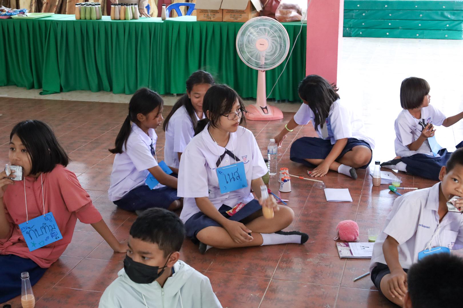 318. วันที่ 26 พฤศจิกายน 2567 ผศ. ศุภวัฒน์ วิสิฐศิริกุล ดร. ธิดารัตน์ พรหมมาและ ผศ.ดร. ปราณี เลิศแก้ว ได้นำนักศึกษาชั้นปีที่ 3 จัดค่ายสเต็มศึกษา (STEM) ณ โรงเรียนอนุบาลคลองขลุง ต.ท่ามะเขือ อ.คลองขลุง จ.กำแพงเพชร
