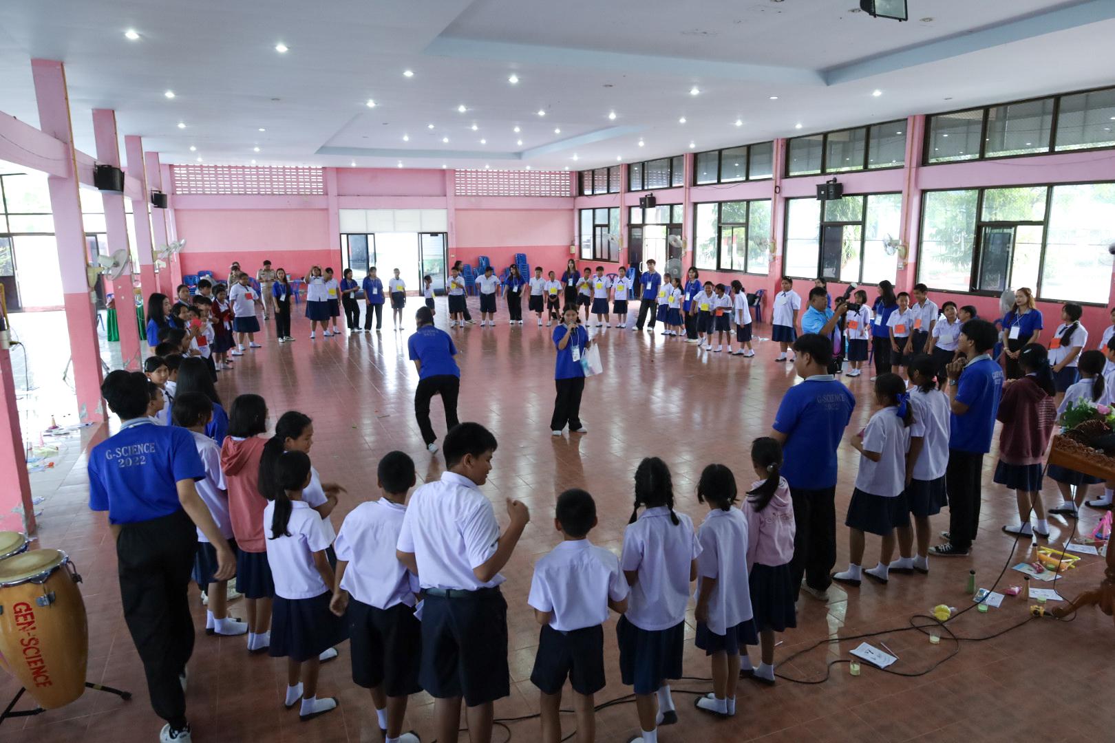 320. วันที่ 26 พฤศจิกายน 2567 ผศ. ศุภวัฒน์ วิสิฐศิริกุล ดร. ธิดารัตน์ พรหมมาและ ผศ.ดร. ปราณี เลิศแก้ว ได้นำนักศึกษาชั้นปีที่ 3 จัดค่ายสเต็มศึกษา (STEM) ณ โรงเรียนอนุบาลคลองขลุง ต.ท่ามะเขือ อ.คลองขลุง จ.กำแพงเพชร