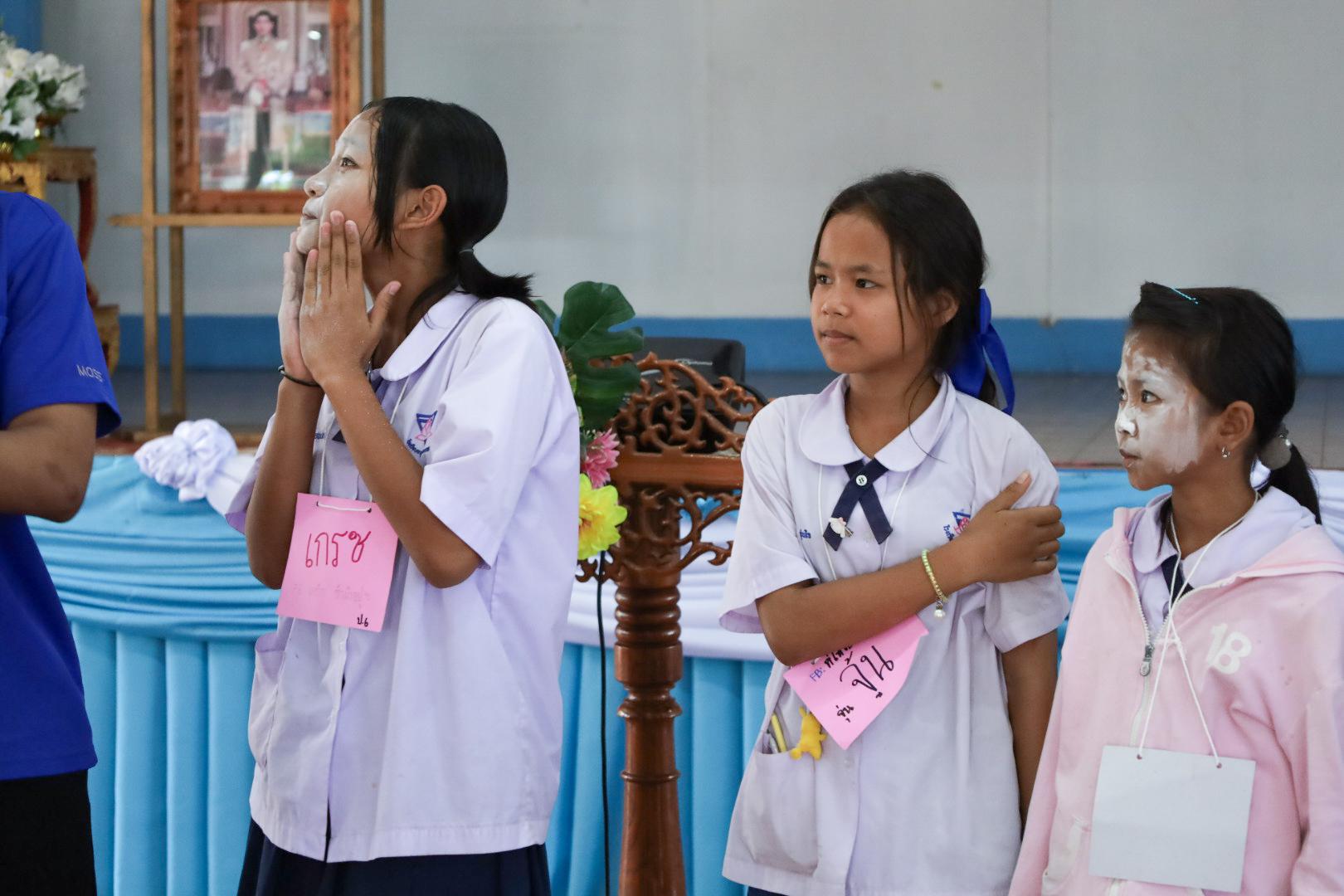 338. วันที่ 26 พฤศจิกายน 2567 ผศ. ศุภวัฒน์ วิสิฐศิริกุล ดร. ธิดารัตน์ พรหมมาและ ผศ.ดร. ปราณี เลิศแก้ว ได้นำนักศึกษาชั้นปีที่ 3 จัดค่ายสเต็มศึกษา (STEM) ณ โรงเรียนอนุบาลคลองขลุง ต.ท่ามะเขือ อ.คลองขลุง จ.กำแพงเพชร