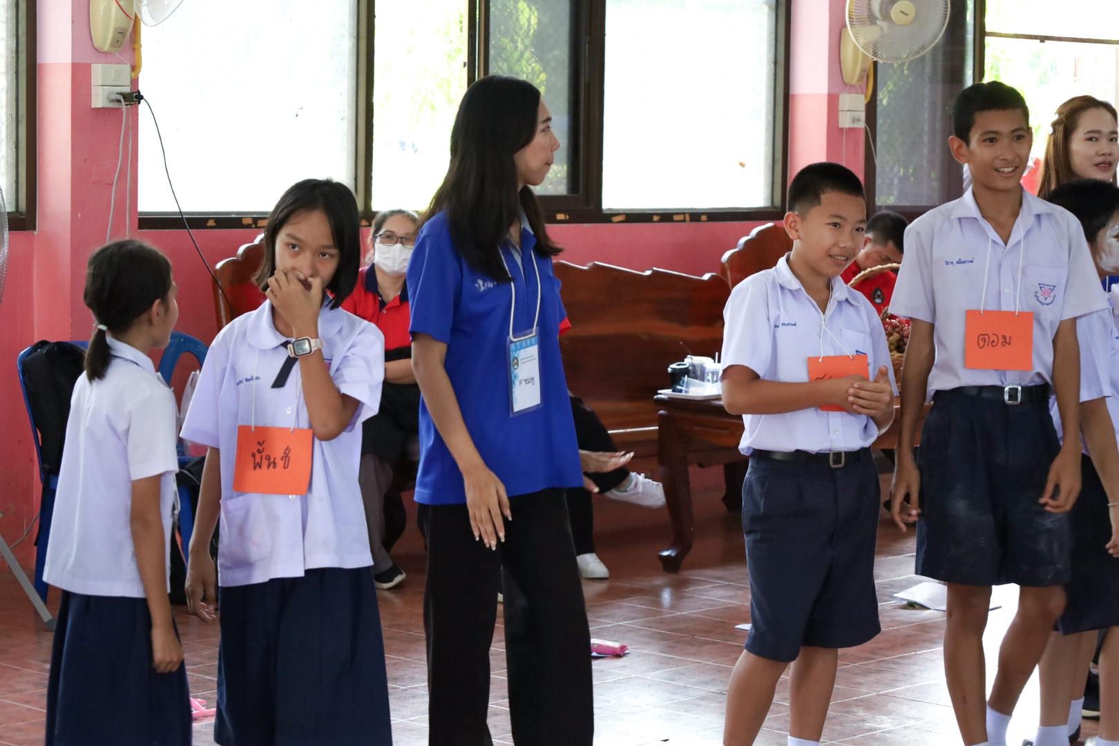 339. วันที่ 26 พฤศจิกายน 2567 ผศ. ศุภวัฒน์ วิสิฐศิริกุล ดร. ธิดารัตน์ พรหมมาและ ผศ.ดร. ปราณี เลิศแก้ว ได้นำนักศึกษาชั้นปีที่ 3 จัดค่ายสเต็มศึกษา (STEM) ณ โรงเรียนอนุบาลคลองขลุง ต.ท่ามะเขือ อ.คลองขลุง จ.กำแพงเพชร