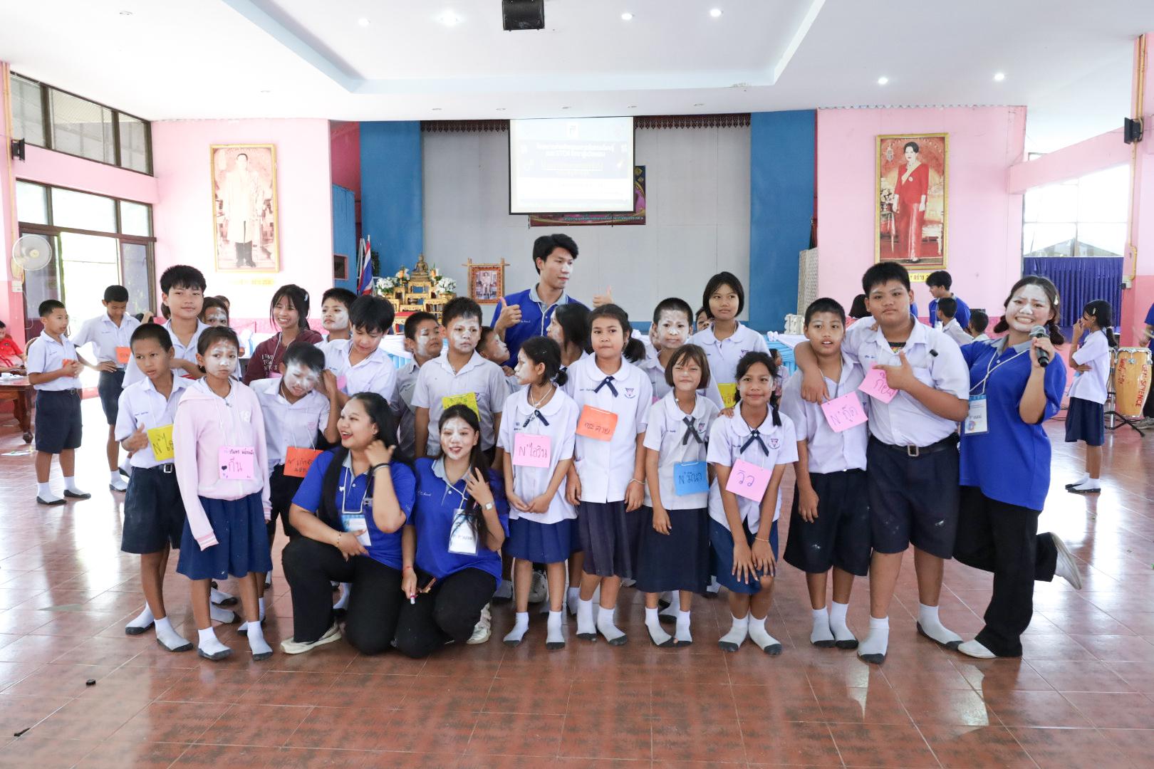 348. วันที่ 26 พฤศจิกายน 2567 ผศ. ศุภวัฒน์ วิสิฐศิริกุล ดร. ธิดารัตน์ พรหมมาและ ผศ.ดร. ปราณี เลิศแก้ว ได้นำนักศึกษาชั้นปีที่ 3 จัดค่ายสเต็มศึกษา (STEM) ณ โรงเรียนอนุบาลคลองขลุง ต.ท่ามะเขือ อ.คลองขลุง จ.กำแพงเพชร