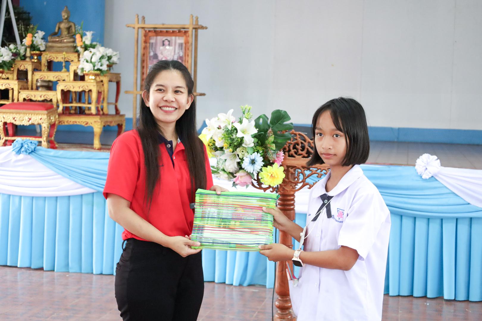 350. วันที่ 26 พฤศจิกายน 2567 ผศ. ศุภวัฒน์ วิสิฐศิริกุล ดร. ธิดารัตน์ พรหมมาและ ผศ.ดร. ปราณี เลิศแก้ว ได้นำนักศึกษาชั้นปีที่ 3 จัดค่ายสเต็มศึกษา (STEM) ณ โรงเรียนอนุบาลคลองขลุง ต.ท่ามะเขือ อ.คลองขลุง จ.กำแพงเพชร