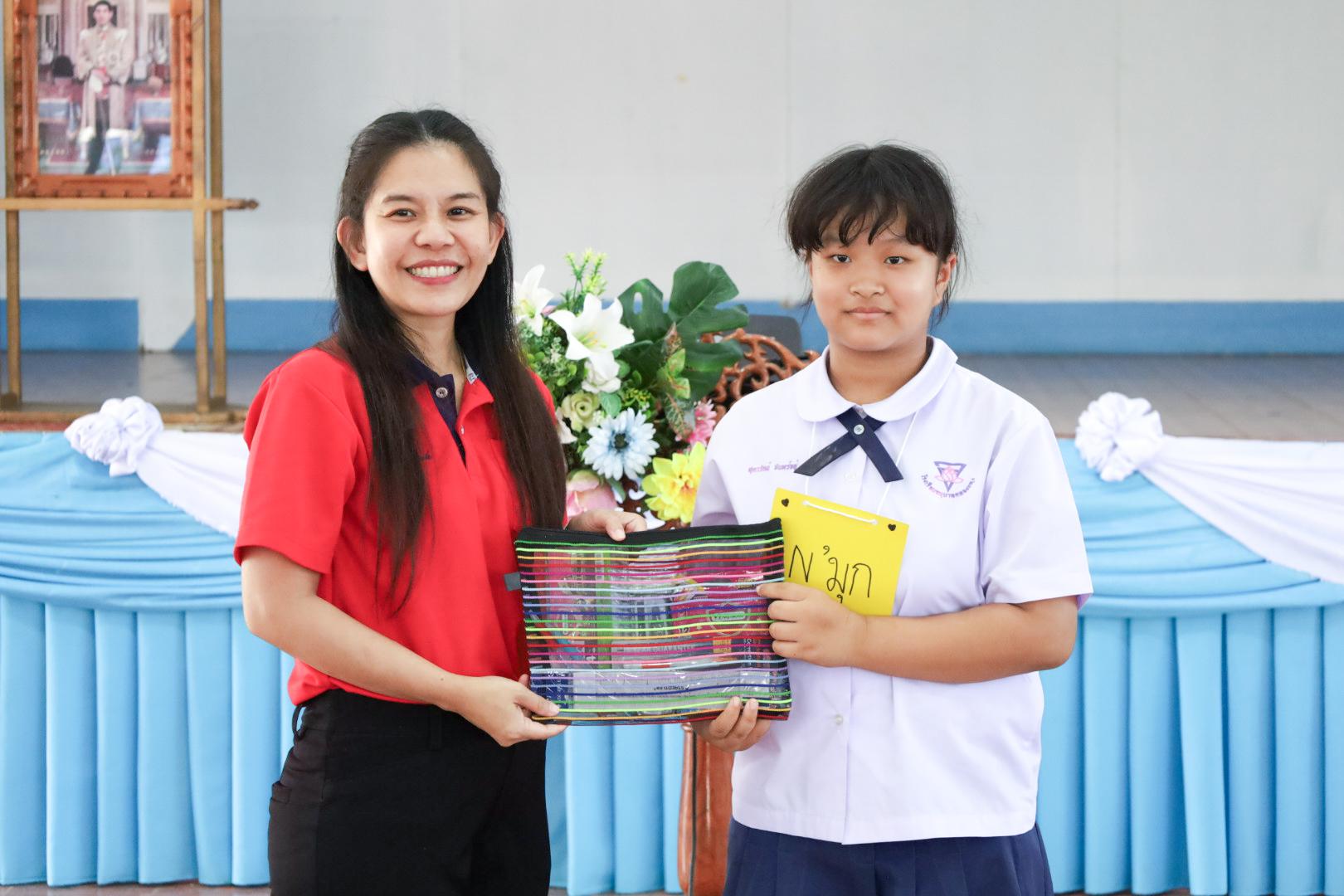 351. วันที่ 26 พฤศจิกายน 2567 ผศ. ศุภวัฒน์ วิสิฐศิริกุล ดร. ธิดารัตน์ พรหมมาและ ผศ.ดร. ปราณี เลิศแก้ว ได้นำนักศึกษาชั้นปีที่ 3 จัดค่ายสเต็มศึกษา (STEM) ณ โรงเรียนอนุบาลคลองขลุง ต.ท่ามะเขือ อ.คลองขลุง จ.กำแพงเพชร
