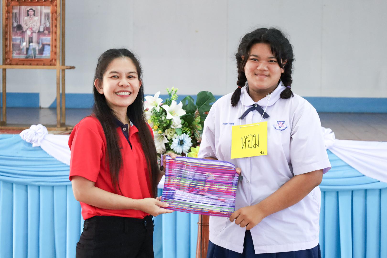 352. วันที่ 26 พฤศจิกายน 2567 ผศ. ศุภวัฒน์ วิสิฐศิริกุล ดร. ธิดารัตน์ พรหมมาและ ผศ.ดร. ปราณี เลิศแก้ว ได้นำนักศึกษาชั้นปีที่ 3 จัดค่ายสเต็มศึกษา (STEM) ณ โรงเรียนอนุบาลคลองขลุง ต.ท่ามะเขือ อ.คลองขลุง จ.กำแพงเพชร