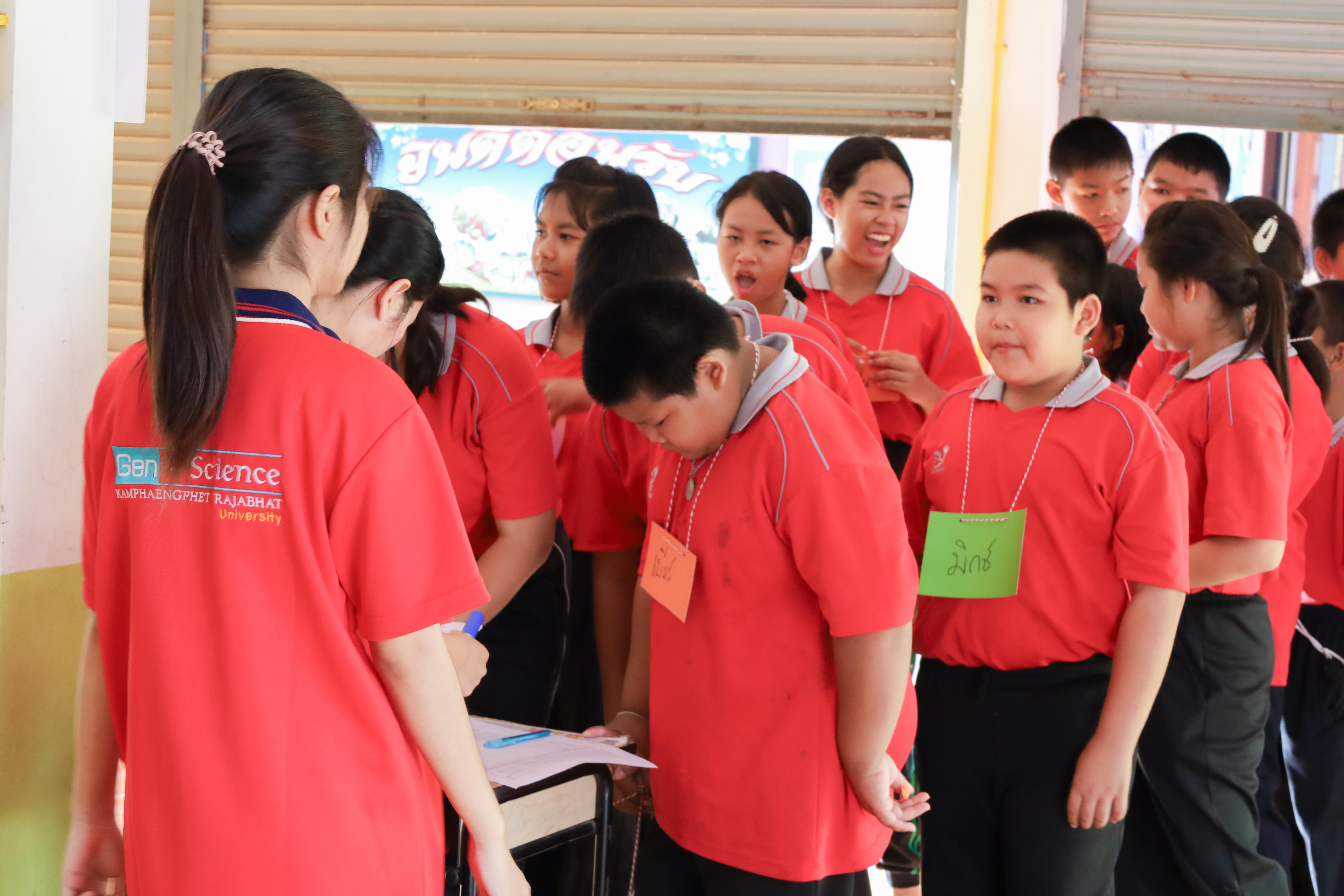 3. วันที่ 27 พฤศจิกายน 2567 ผศ.ศุภวัฒน์ วิสิฐศิริกุล  ได้นำนักศึกษาชั้นปีที่ 2 โปรแกรมวิทยาศาสตร์ทั่วไป จัดกิจกรรมการเรียนรู้จัดการเรียนรู้แบบสะเต็มศึกษาสู่นวัฒกรรม ณ โรงเรียนวัดคลองเจริญ ต.ท่าพุทรา อ.คลองขลุง จ.กำแพงเพชร